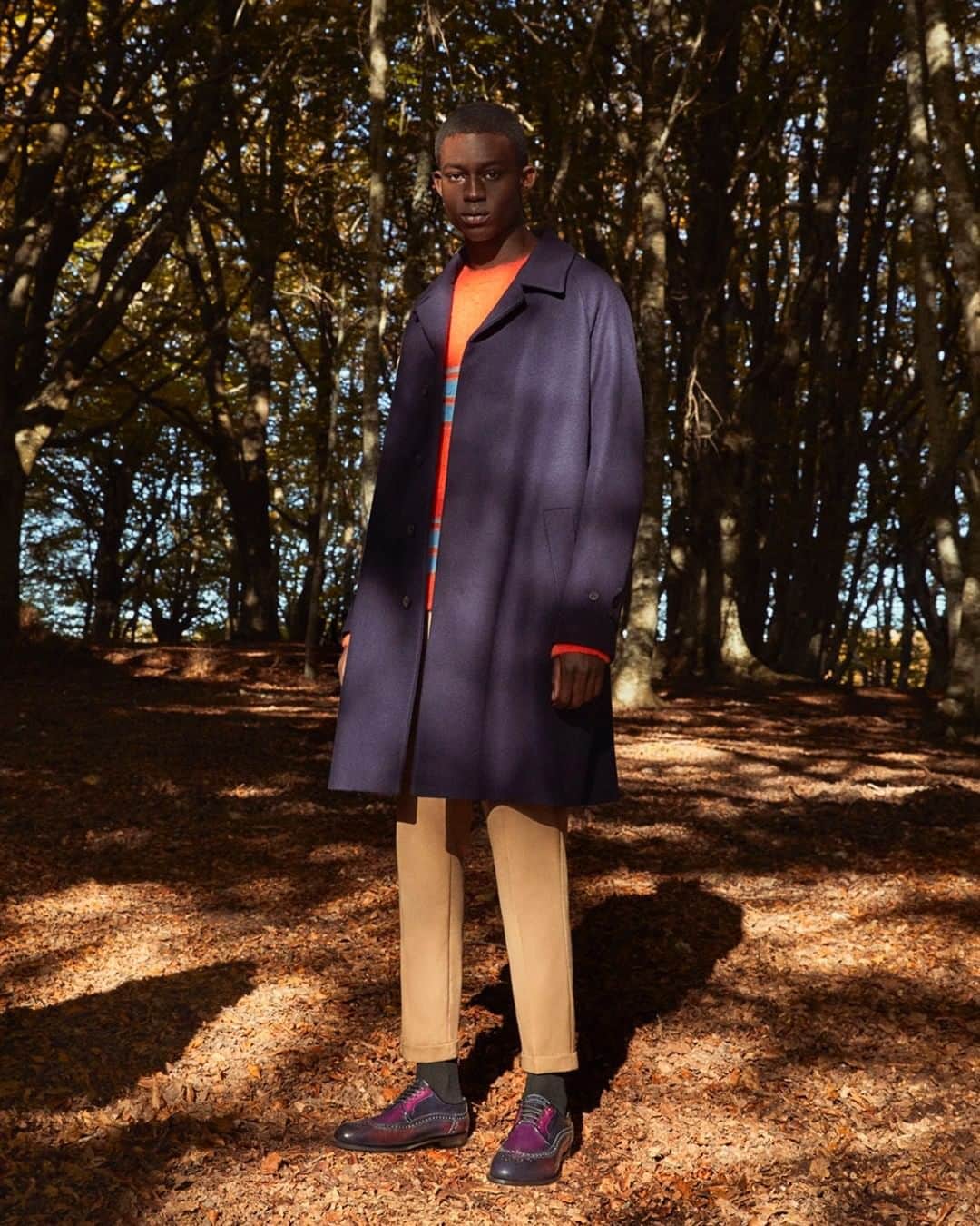 サントーニのインスタグラム：「An Autumn Walk: a story celebrating Santoni's  FW20 collection.   #Santoni #SantoniFW20 #MadeinSantoni」