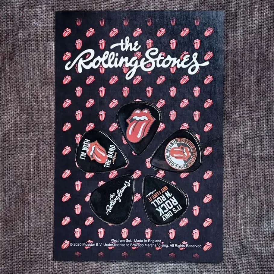 The Rolling Stonesさんのインスタグラム写真 - (The Rolling StonesInstagram)「The shops may have closed in London but you can still find your favourite Stones items online from #RSNo9 Carnaby Street! Check out the accessories for Christmas gift ideas, including these classic design Stones plectrums - tap link in bio - shipping worldwide! 🌎   @rollingstonescarnaby  #therollingstones #stonescarnaby #rollingstonescarnaby #merch #christmasgifts」11月6日 4時14分 - therollingstones