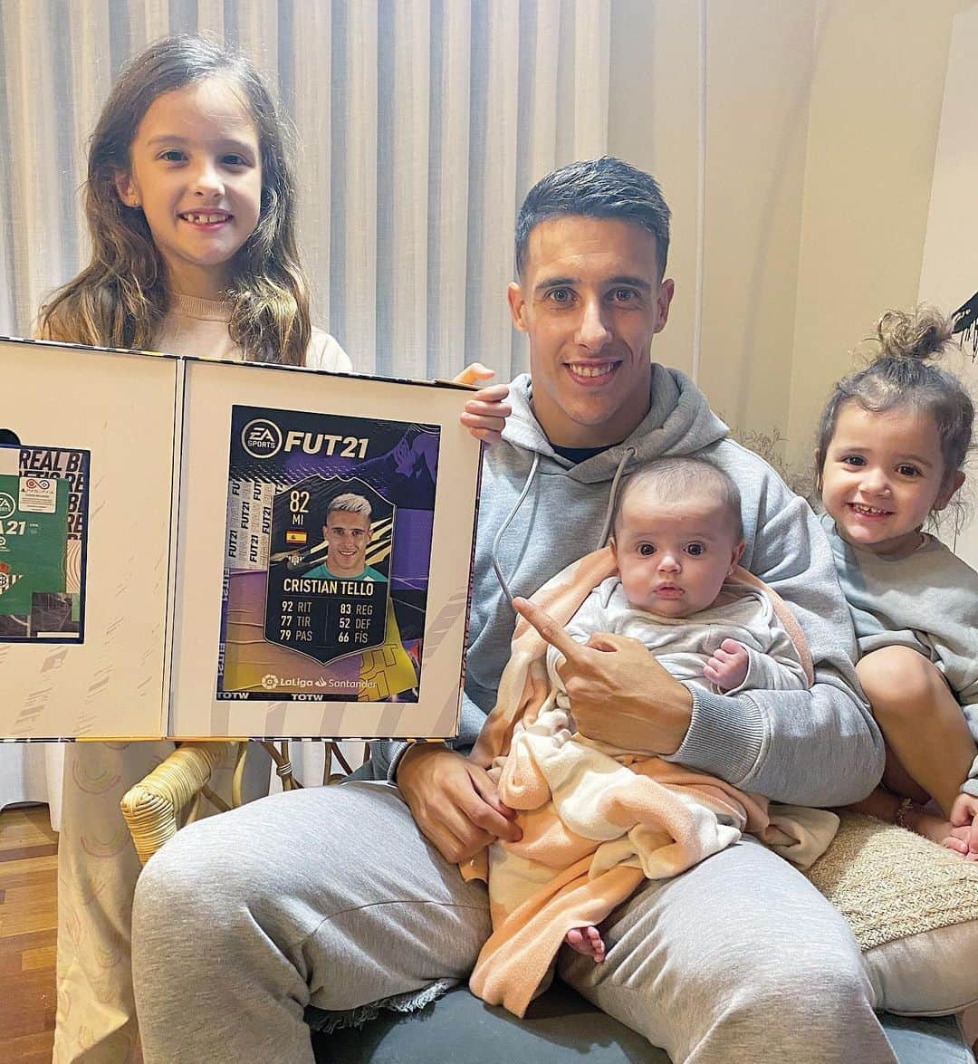 クリスティアン・テージョのインスタグラム：「Thanks!!!😀💪🚀  @laliga @easportsfifa_es #totw」