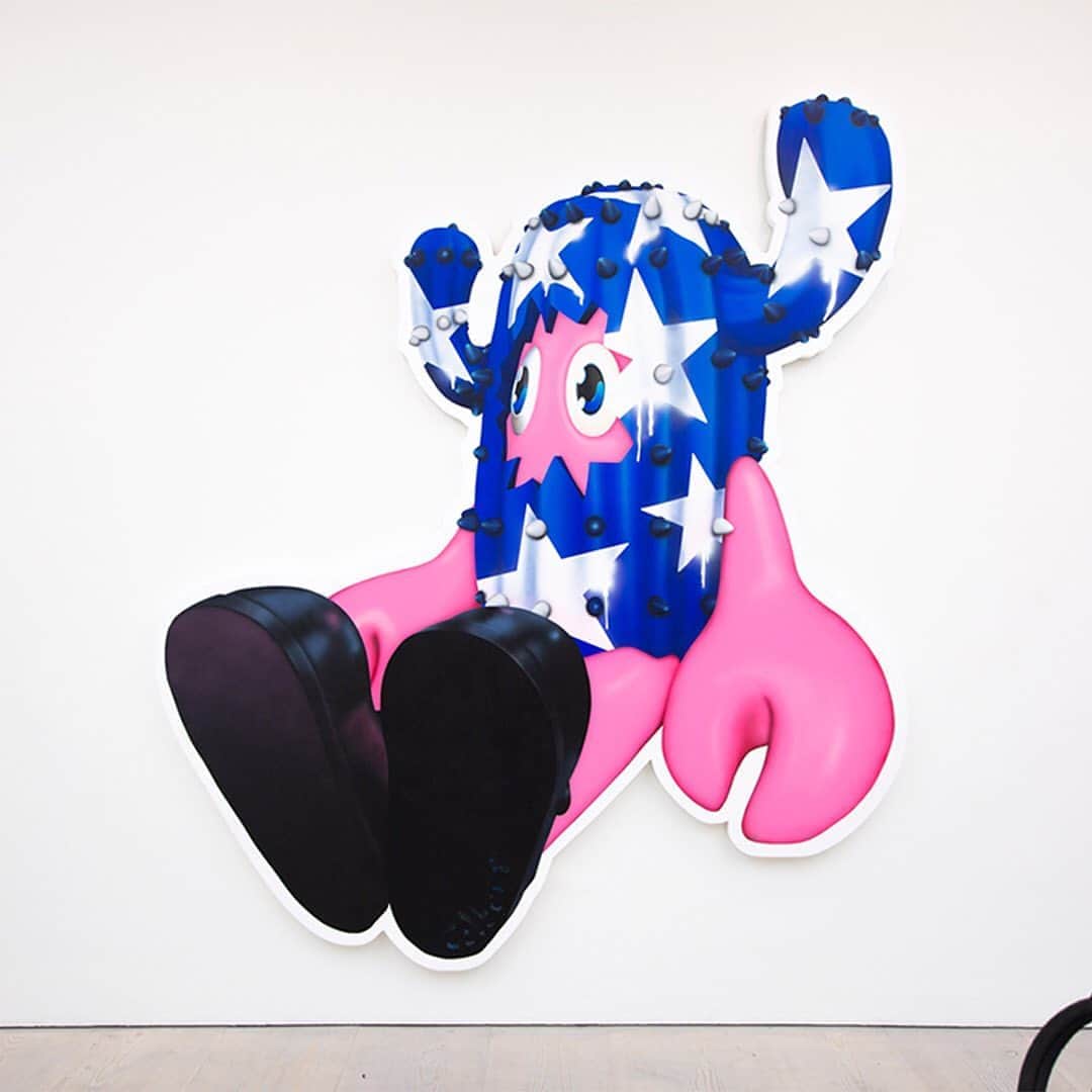 HYPEBEASTさんのインスタグラム写真 - (HYPEBEASTInstagram)「@hypebeastart: London-based artist @philipcolbert is known for his “neo-pop surrealist” works that explore themes of contemporary digital culture. Colbert recently launched his largest UK survey to date at Saatchi Gallery, presented by Unit London. Titled “Lobsteropolis,” the presentation features explosively-colorful, figurative paintings and marble sculptures of his psychedelic cartoon lobster. The show also hosted the world’s first robot private view — a one-way system that guides attendees through the gallery space. The show is on view until November 29.⁠⠀ Photo: Unit London」11月6日 4時14分 - hypebeast