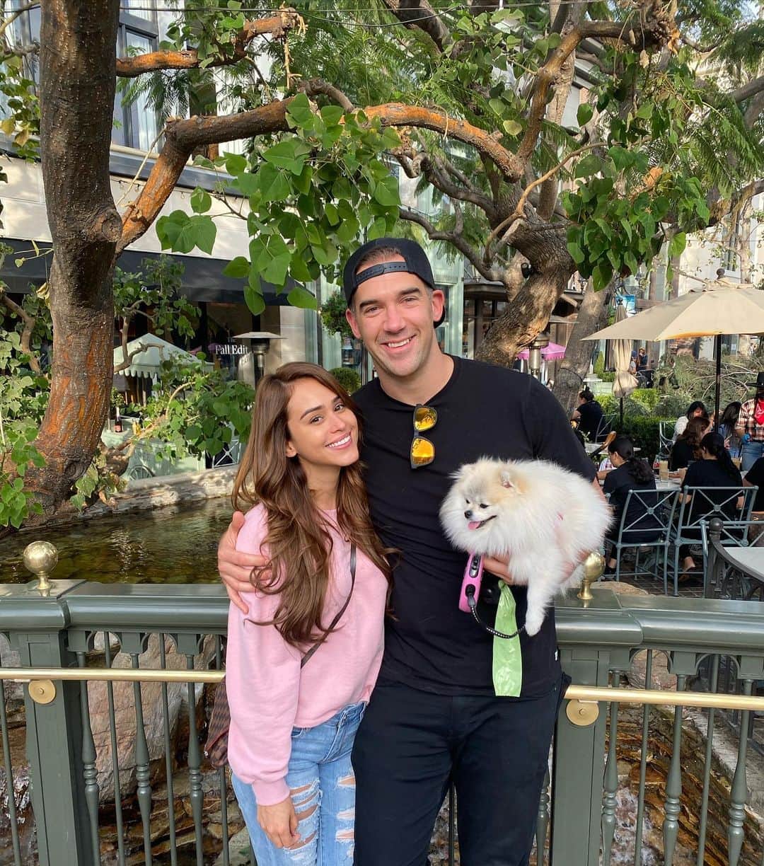 ヤネット・ガルシアのインスタグラム：「"The best love story is when you fall in love  with the most unexpected person at the most unexpected time" ❤️ @lewishowes」