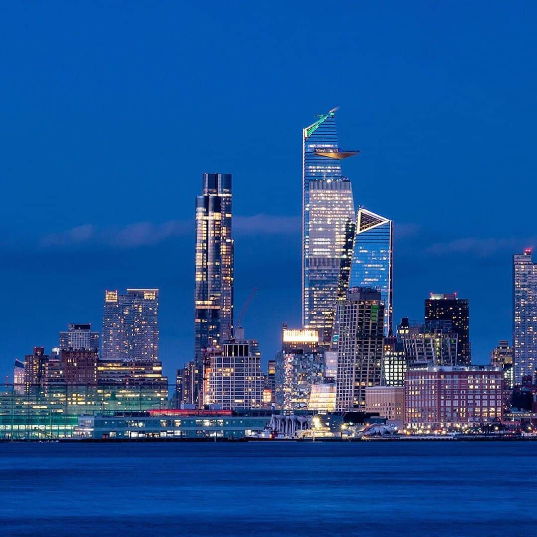 National Geographic Travelさんのインスタグラム写真 - (National Geographic TravelInstagram)「Photo by @stephen_matera / A panorama of Midtown Manhattan and the Empire State Building at dusk, as seen from Jersey City, New Jersey. Named after the New York State nickname, the Empire State Building was completed in 1931 and stands at 1,454 feet (443 meters) tall when the antenna is included. Follow me @stephen_matera for more images like this from New York and around the world. #manhattan #newyorkcity #worldtradecenter」11月6日 4時37分 - natgeotravel