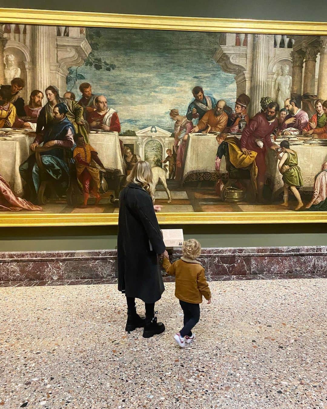 キアラ・フェラーニさんのインスタグラム写真 - (キアラ・フェラーニInstagram)「We visited Pinacoteca di Brera tonight just ahead of the new lockdown. I promised myself to bring Leo to all the museums in Milan when they open again (hopefully in 2 weeks) 🤞🏻🙏🏻🤞🏻」11月6日 4時50分 - chiaraferragni