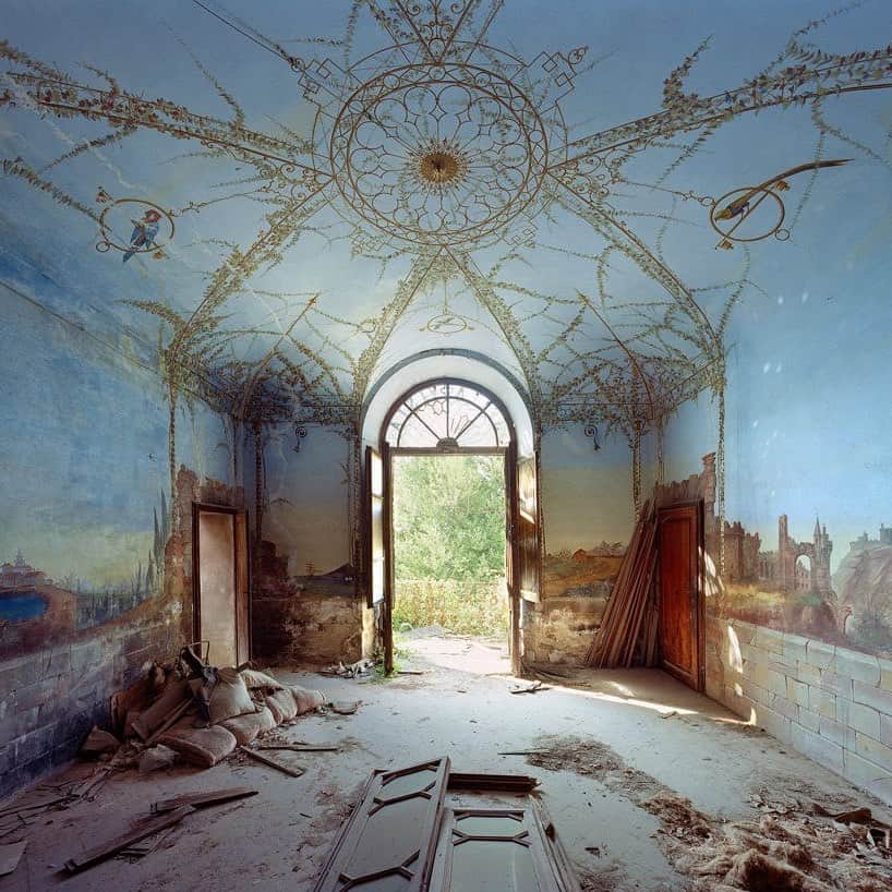 AnOther Magazineさんのインスタグラム写真 - (AnOther MagazineInstagram)「A magical abandoned building in Pappagallo, Toscane, captured by @thomas_jorion in 2018 ☁️⁠⠀ ⁠⠀ Restrictions permitting, in Paris, the French photographer Thomas Jorion will soon present a series of images from his hypnotic photo book Verduta, expanding upon his enduring interest in abandoned spaces and places, which he has documented around the world for over a decade. More great things to do this month at the link in our bio 📲⁠⠀」11月6日 4時50分 - anothermagazine