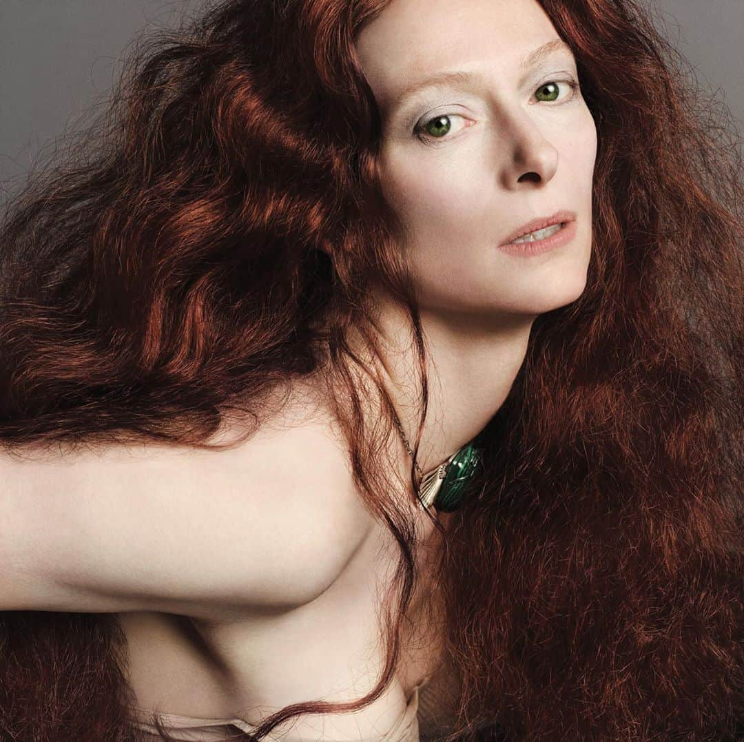 V Magazineさんのインスタグラム写真 - (V MagazineInstagram)「Happy Birthday #TildaSwinton! 🎂 The actress, muse, and queen of transformation first appeared in the pages of V back in 2010 when she was starring in the film #IAmLove, the first in #LucaGuadanino’s Desire trilogy!  V love you, Tilda! ♥️ — From #V65 Summer 2010 Photography: @inezandvinoodh Makeup: #LindaCantello Hair: @hairbychristiaan」11月6日 4時56分 - vmagazine