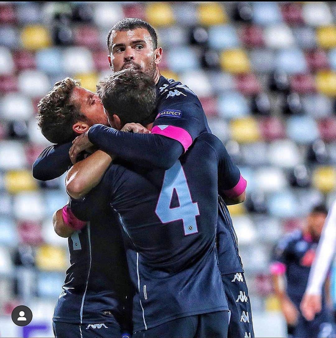 のインスタグラム：「Bravi!! Ottima vittoria 💪📈 #forzanapolisempre」