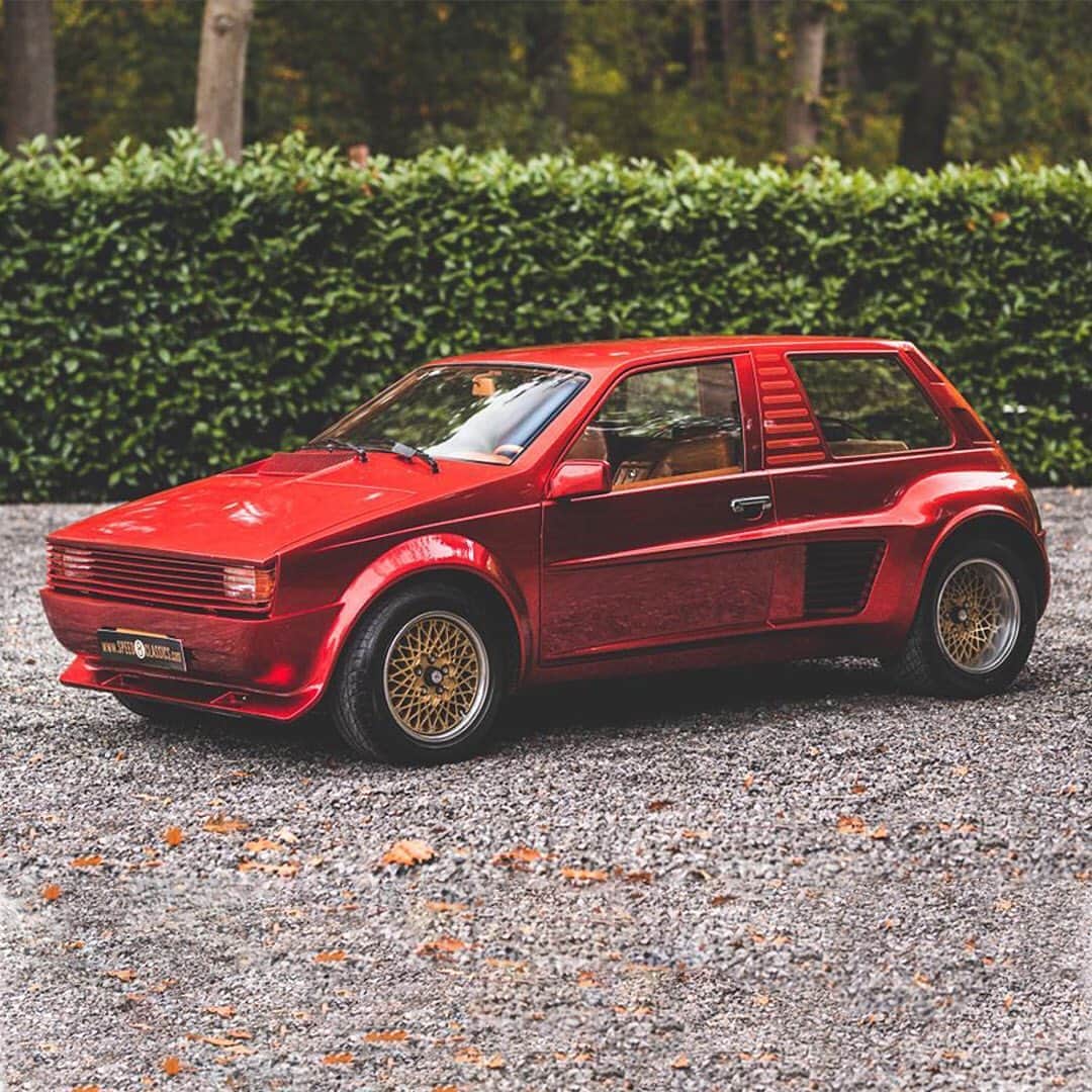 HYPEBEASTさんのインスタグラム写真 - (HYPEBEASTInstagram)「@hypebeastcarclub: This Sbarro Super Eight is an '80s Ferrari 308 GTB V8-powered mega-hot hatch. Built during the period of Group B rallying cars in the ’80s — when raw power, speed, and handling was of the utmost importance to reach the finish line first. Sbarro was known for developing crazy machines such as the Super Eight, and once produced the Super Twelve which featured two V6 engines from two Kawasaki motorbikes. This hatch is equipped with a 260 BHP V8 and is squared-off, retro finished in a fitting shade of red, and is indebted by Ferrari design cues. Click the link in bio for more info.⁠⠀ Photo: Speed 8 Classics」11月6日 5時16分 - hypebeast