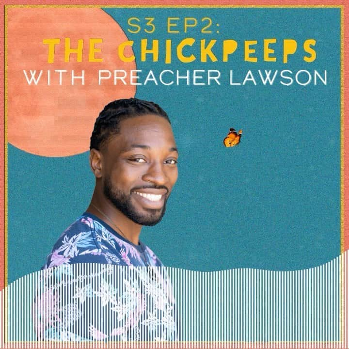 イヴァナ・リンチのインスタグラム：「Woohoo first guest of @chickpeepspod this season is the lovely @preacherlawson 🥳🎧 Thank you Preacher for sharing your energy with the ChickPeeps community! Link in my bio to listen to the full episode! 💚⁣ ⁣ Had such a fun & inspiring chat with him and @robbjarvis to kick off season 3. I really related to this part where he shares that veganism was hard at first but that it doesn’t stay that way, it’s a process and after some time it’s just becomes a normal part of your life. I think sometimes longtime vegans forget how much of a major lifestyle change it is at first so when we’re over here like ‘veganism is soooo great and delicious 😃’ it’s disheartening to those who are struggling to adapt. If anyone reading this is at the point in their vegan journey, don’t worry, it gets much easier after a few weeks and in the meantime @chickpeepspod is there to support and encourage you to keep going 🙂 Check out this conversation with Preacher to give you a boost on ITunes, Spotify, Stitcher, Soundcloud etc.🎙⁣ ⁣ New guest episode every Wednesday for the foreseeable future so do subscribe 🙂 p.s thanks for all the amazing listener emails in the past week, love hearing from you peeps! We’ll be working through those q’s on a bonus episode next week. 😘🌻⁣ ⁣ #ChickPeepsPod #ChickPeeps #veganpodcast #vegansofig #StaySpangly」