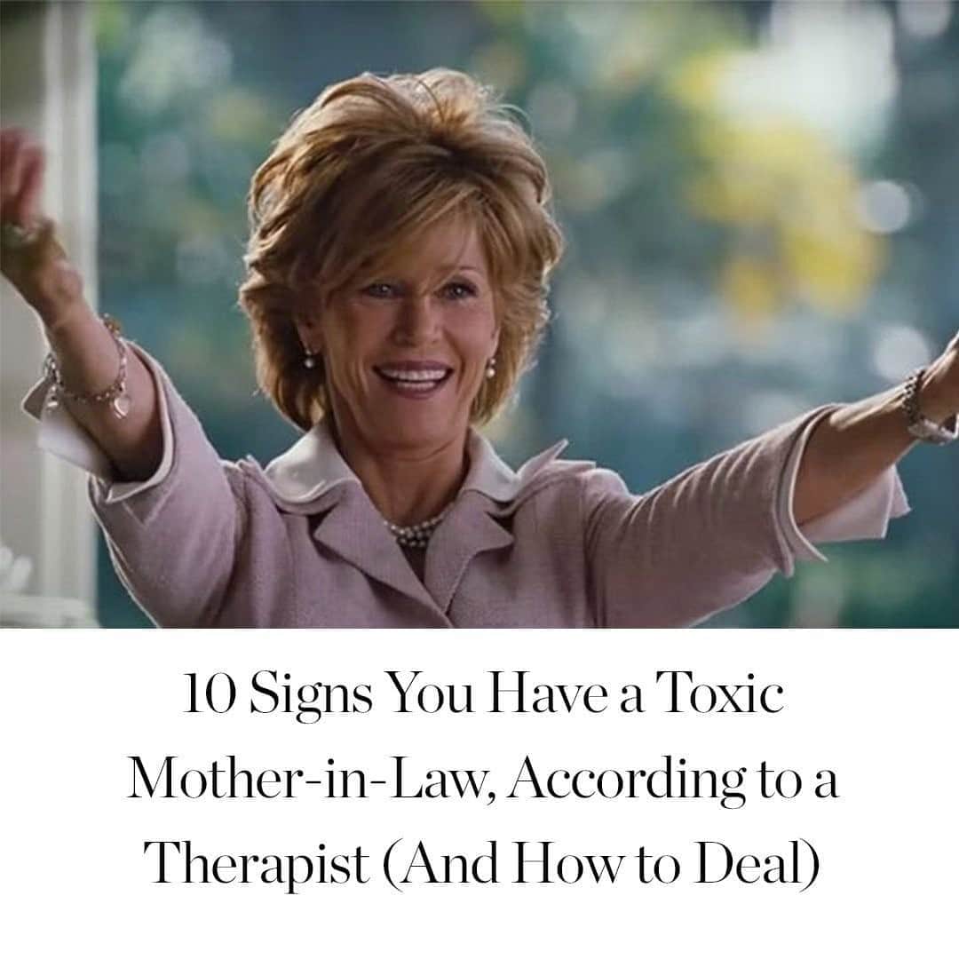 のインスタグラム：「It’s a cliché (and popular movie plot line) for a reason: Conflict with the mother-in-law is most definitely a *thing*. But how do you know when a rude comment over Sunday night dinner is just your MIL having a bad day or something more problematic? At our bio link, we picked the brain of clinical psychologist and author @drbcook to find out how to identify a toxic mother-in-law and then handle the issue in a healthy and constructive way.」