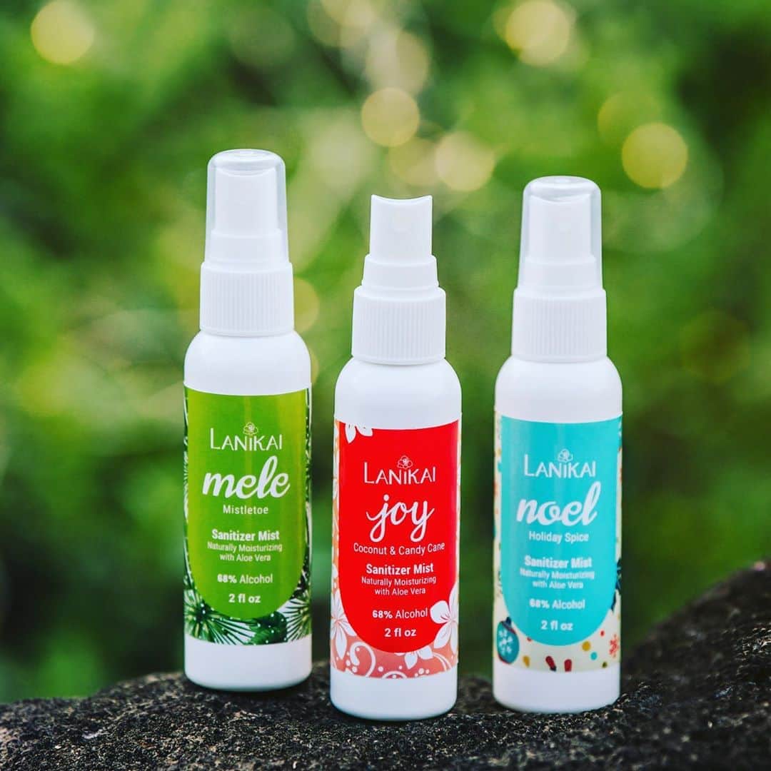 Lanikai Bath and Bodyさんのインスタグラム写真 - (Lanikai Bath and BodyInstagram)「A little bit of the holidays with you every day! Online and in our Kailua shop. All natural, moisturizing with aloe vera. 68% alcohol content and gentle on skin. #melekalikimaka #holidaysarehere #kailuatownhi #gokailua #naturalsanitizers #lanikaibathandbody」11月6日 5時44分 - lanikaibathandbody