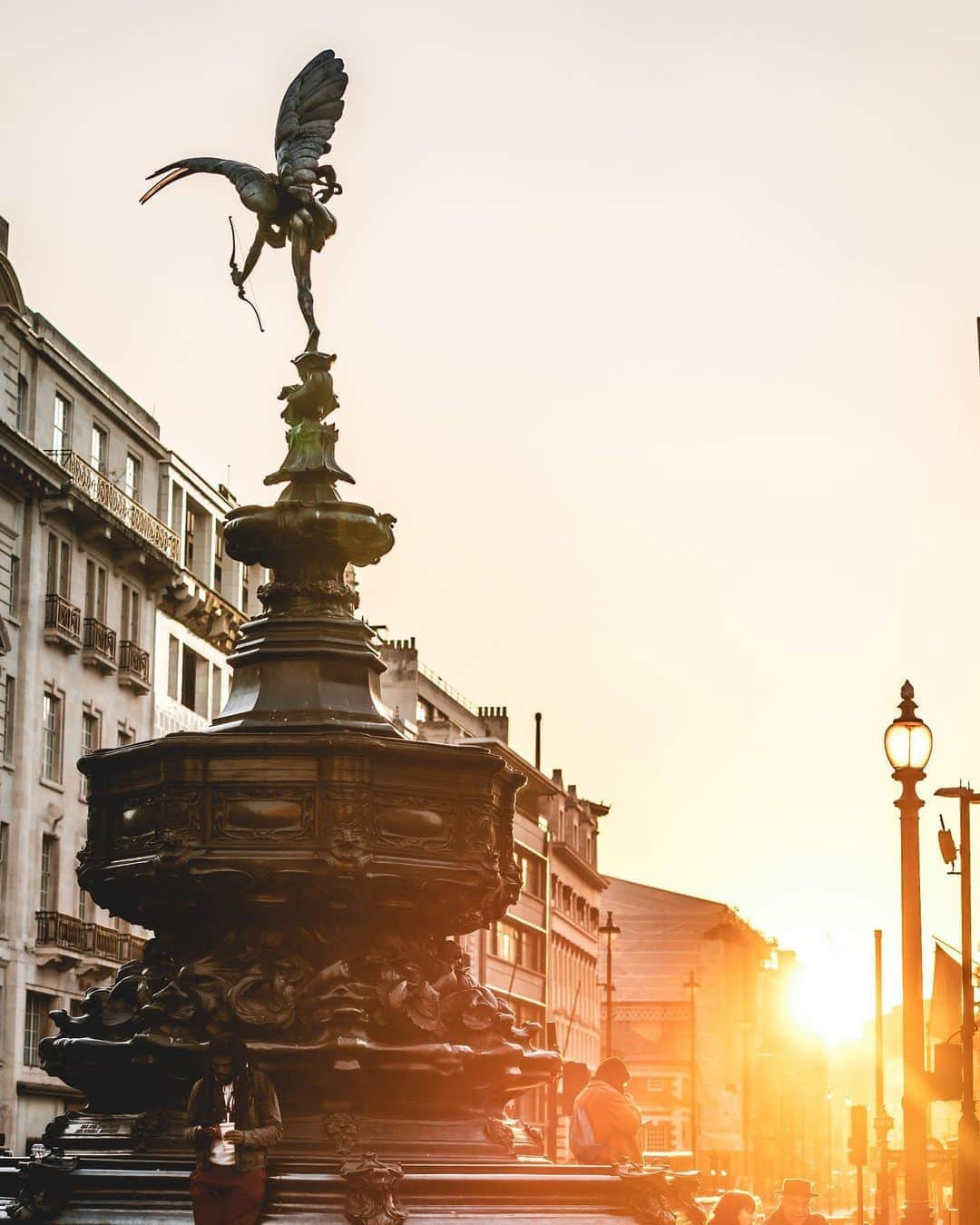 @LONDON | TAG #THISISLONDONさんのインスタグラム写真 - (@LONDON | TAG #THISISLONDONInstagram)「☀️🔥 @MrLondon passing through #PiccadillyCircus earlier today! 🔥☀️ Interesting Fact: Did you know the statue is actually of “Anteros”? 🤷🏻‍♂️ Most people refer to it as “Eros” but actually the Shaftesbury Memorial Fountain features his brother Anteros - the God of Selfless Love, unlike his brother who was somewhat more of a frivolous tyrant! 💘 We could all do with a bit of selfless love this month. Look after yourselves. ❤️  ___________________________________________  #thisislondon #lovelondon #london #londra #londonlife #londres #uk #visitlondon #british #🇬🇧 #piccadilly #anteros」11月6日 6時04分 - london