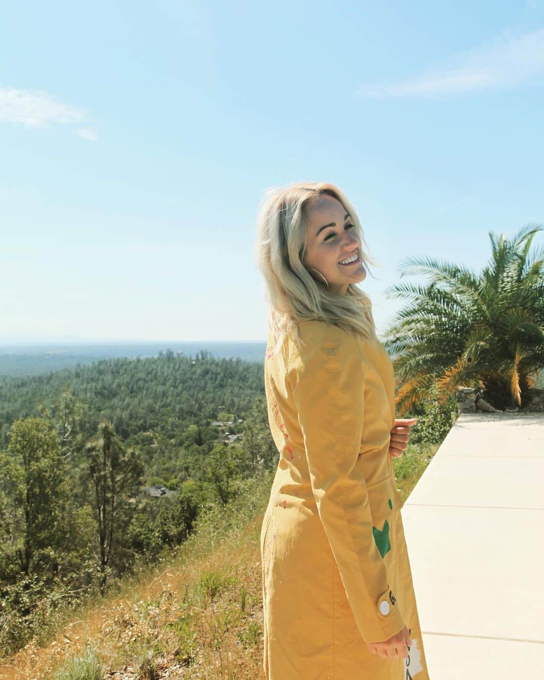 ブリット・ニコルのインスタグラム：「There is HOPE.」