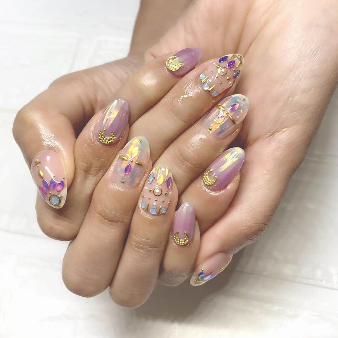 野田あず沙のインスタグラム：「film nail☆*:.｡. ﻿ ﻿ ﻿ ﻿ ちょっとクリスマス先取りしちゃったかしら🎄﻿ ﻿ 今月は旅行もイベント参加もあるから少し派手目にしたよ🌟﻿ ﻿ ﻿ 竹内さん　@mihoxoxo0413 ﻿ いつもありがとうございます😊💓﻿ ﻿ ﻿ ﻿ ﻿ ﻿ ﻿ ﻿ ﻿ #nail #nails #filmnail #filmnails #xmas #christmas #冬ネイル #ネイル」