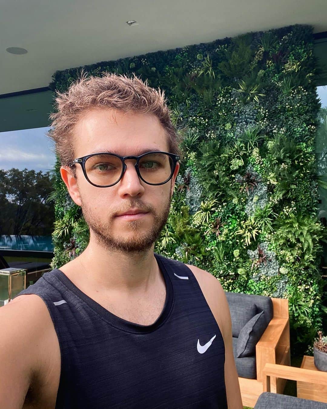 ゼッドのインスタグラム：「checking in to say hello」