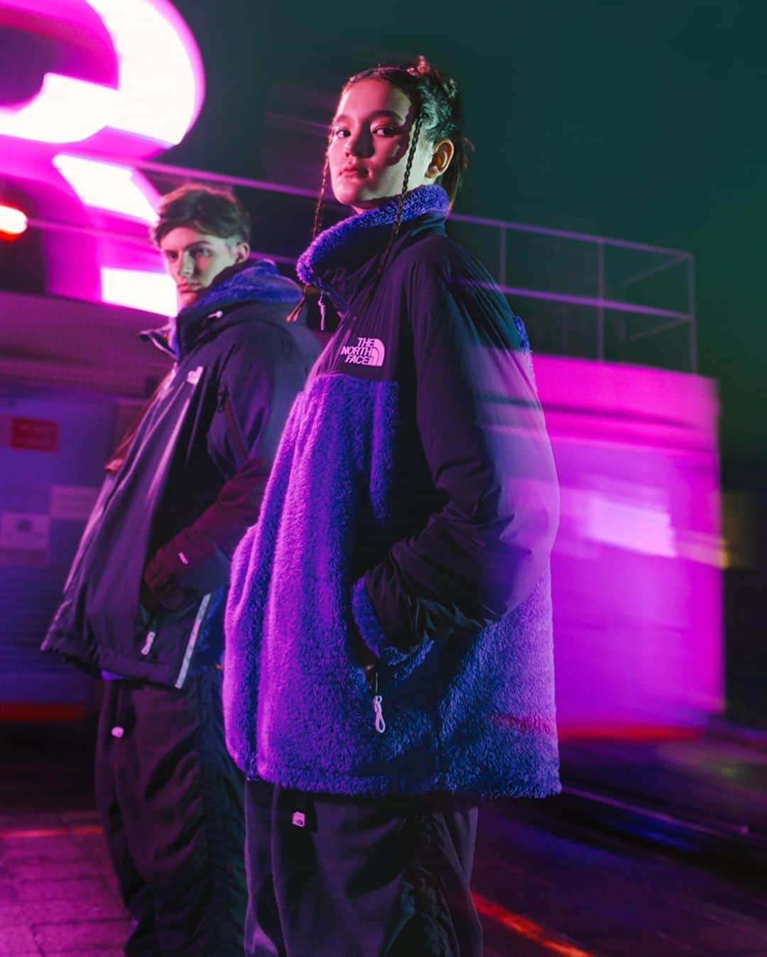 HYPEBEASTさんのインスタグラム写真 - (HYPEBEASTInstagram)「@hypebeaststyle: @thenorthface Urban Exploration's latest FW20 drop has called on "Cyber Grape" tones for its futuristic all-weather gear. Inspired by the neon lights of an urban jungle, The North Face Urban Exploration has realized a 10-piece, genderfluid range in bold tones and comfortable cuts. Reversible fleece jackets receive a “Timber Tan” and “Peak Purple” makeover, both iterations feature plush pile fabrics, color-blocked panels and two-way zippers. Elsewhere, weather-fighting parkas and pants are upgraded with a durable DWR coating that shields the wearer from the elements for adventurers on the go. The collection is set to release on November 12.⁠⠀ Photo: The North Face」11月6日 6時32分 - hypebeast