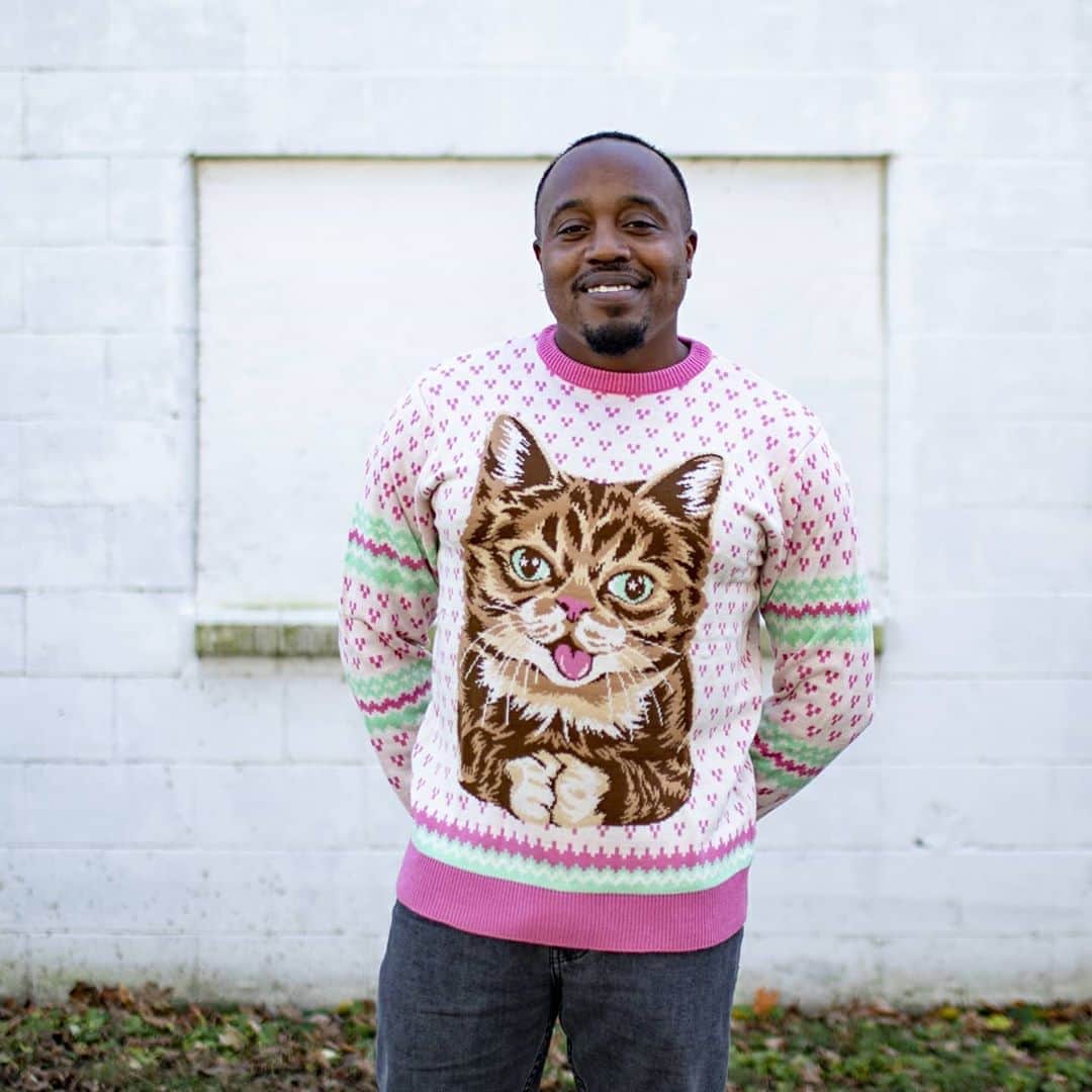 Lil BUBさんのインスタグラム写真 - (Lil BUBInstagram)「The brand new Lil Bub Knit Sweaters are now shipping, and available in SIX new designs (swipe!) at the link in our bio or through the product tags in the photos. And our swell friend Durand Jones - renowned soul singer, cat lover, and sweater connoisseur was kind enough to model for us. His kindness and positivity remind me very much of BUB, and their music is out of this world.   These are real knit sweaters, and they are (almost) as deluxe as BUB was. As always, a portion of all proceeds benefits Lil BUB’s Big FUND for special needs pets, and The BUB STORE is now our main source for funding for our non-profit. #bestjobbub #bubforever #lilbub #treatyoself」11月6日 6時33分 - iamlilbub