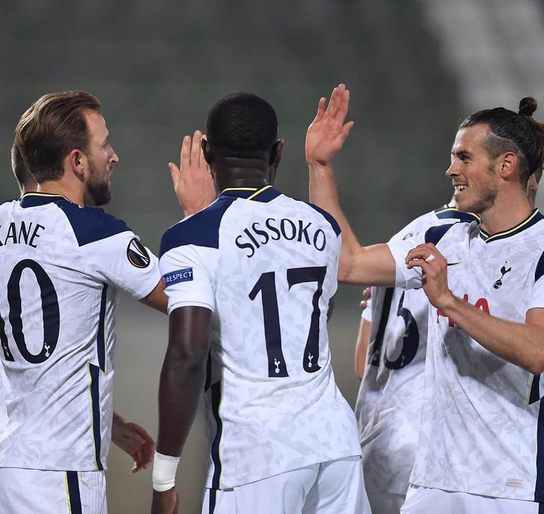 ムサ・シソコのインスタグラム：「Good job guys and Congrats @harrykane on 200 goals for @SpursOfficial 🤙🏿💪🏿! Few more goals before catching me 😉 #COYS #MS17」