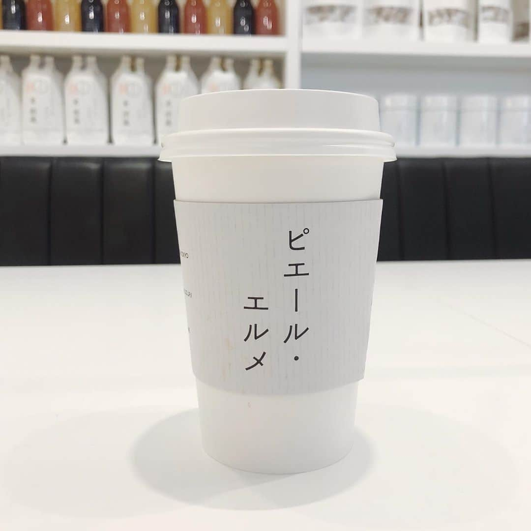 福井千佳さんのインスタグラム写真 - (福井千佳Instagram)「. . ☕️ cafe . . . 高め合える存在の貴重さ、 そして気合の入り方と目の輝き。 at ピエールエルメ 。 . . ohayo. . #ピエールエルメ#ピエールエルメ丸の内#丸の内カフェ#東京カフェ#東京カフェ巡り#tokyocafe#madeinpierreherme . #model#fashionmodel#모델#和装モデル#webモデル#関西モデル#東京モデル#partsmodel#作品撮り#フリーランス#freelance#福井千佳#chika_fukui#インフルエンサー#beauty#followme#style#おしゃれさんと繋がりたい#picoftheday#japan#handmadeaccessory#ハンドメイドアクセサリー#いいね返し」11月6日 7時01分 - chika291