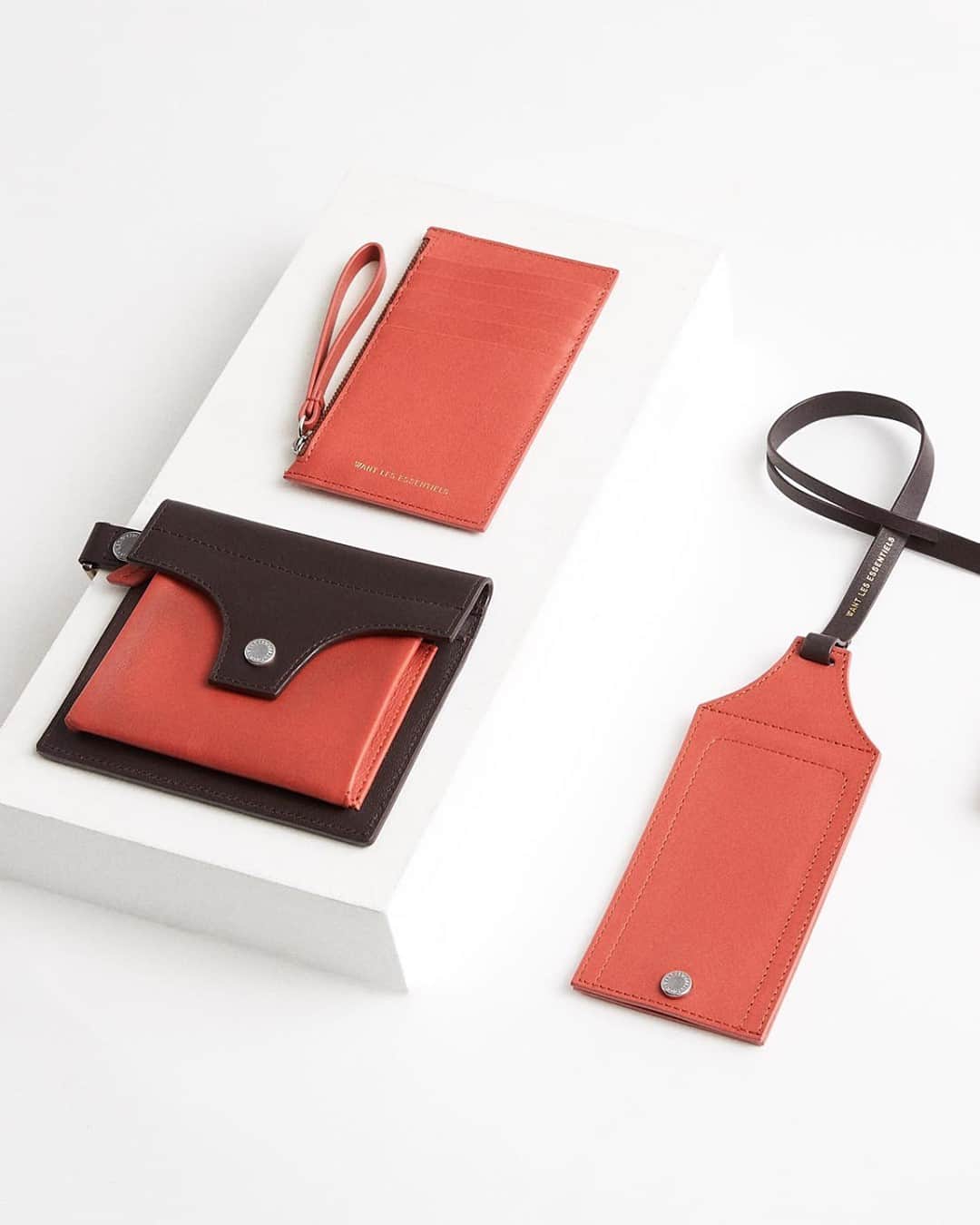 ウォントのインスタグラム：「Inspire the everyday with warmth and reflection. Our new small leather goods are carefully crafted from the softest premium leather and offered in a serene festive shade.   Discover the collection now on wantlesessentiels.com.  #wantlesessentiels #worldofwant」