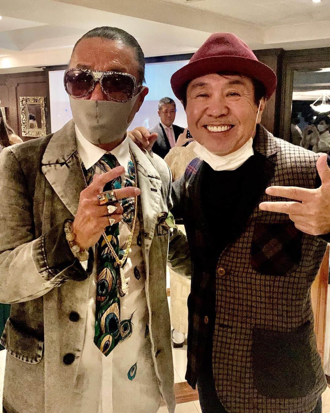 のインスタグラム：「仲良しのブラザーKORNちゃんのバースデーライブへ…😊🎶 コロナ対策万全の状況でもいつも以上の熱いパワーは伝わりましたよ❣️ KORNちゃん、おめでとう〜🥂🥂🥂  #ブラザーKORN #Bro_KORN #バースデーライブ #ハッピーバースデー @bro.korn」