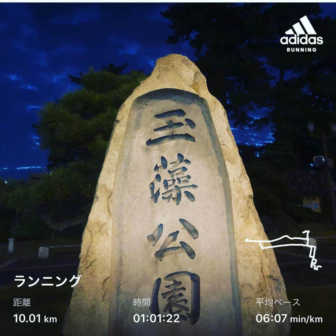 のインスタグラム：「おはようございます！ 高松10km朝ラン終了！今日も走りやすかったです！激ヤバな自販機で60円入れたらラムネ出てきました♬ 心身共に健康で！ 高松STINGRAY2日目 金曜日なので11:00-21:00！ 昼に発表しますが急遽週末イベント決定しました！是非お昼の情報をチェックをば！  #stingrun #朝ラン #玉ラン #adidas #adidasultraboost  #run #running #we ランニング　#心身ともに健康に　#高松　#自販機 #ヤバイ自販機発見」