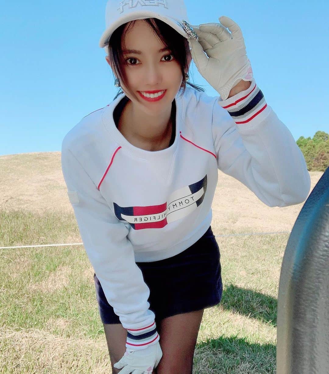 hina2221のインスタグラム：「キョロちゃんがたくさんいるゴルフ場☺️✨レディースティーじゃなく、チョコティー🍫からまわりました☺️ . . .  #ゴルフ女子 #taylormade #ドライバー#スライス#ゴルフ男子#ゴルフ好きな人と繋がりたい#ゴルフレッスン#ゴルフスイング動画 #練習記録#ゴルフレッスン#ゴルフ練習#ゴルフ#ゴルフ女子#筋トレ女子#ゴルフウェア#ゴルフスイング#スイング動画#ゴルフ好き#インスタゴルフ#スポーツ女子#스포츠#골프#골프웨어#高尔夫#putter#golfgirl#ゴルフジョシ」