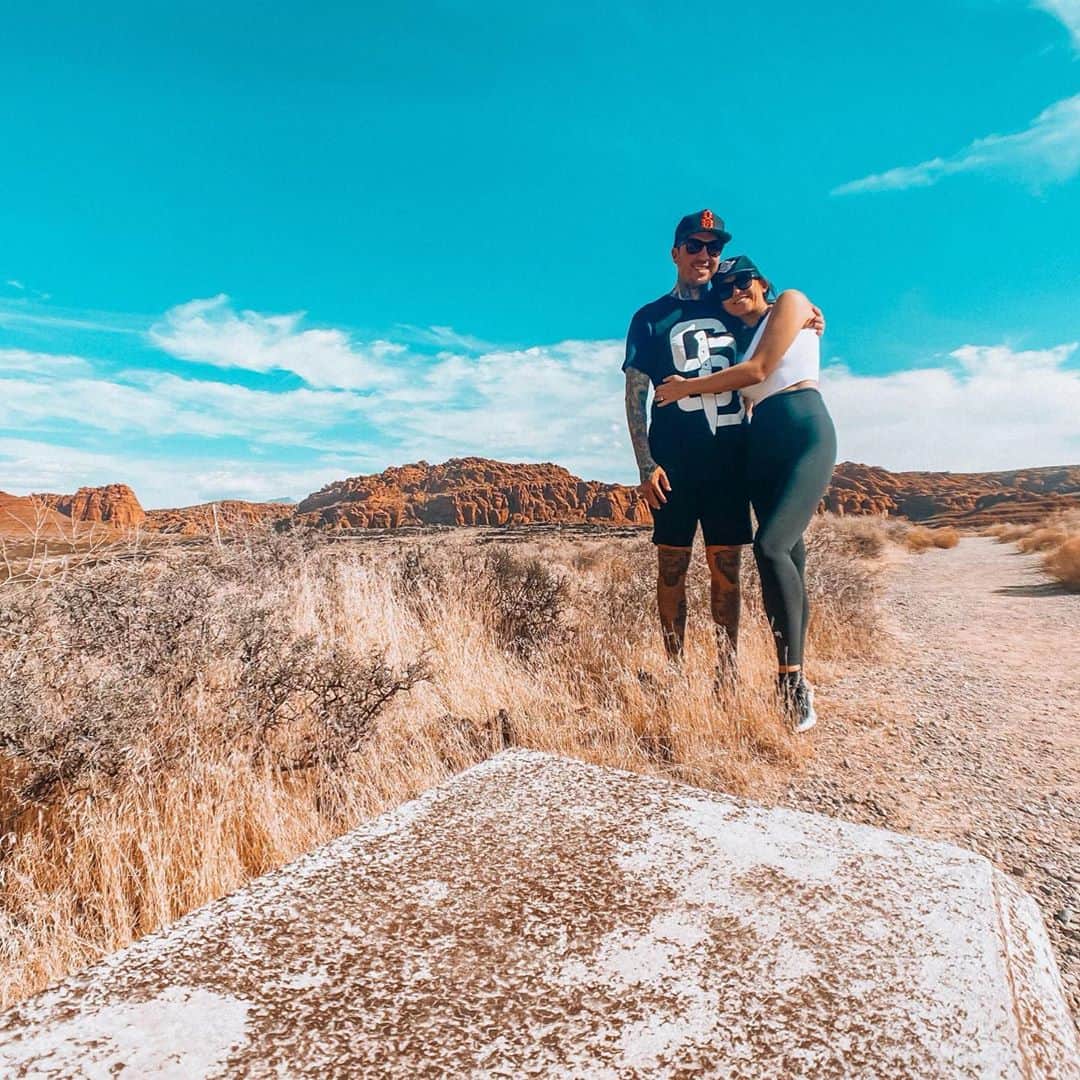 トニー・ペリーのインスタグラム：「Snow Canyon State Park 🤙」
