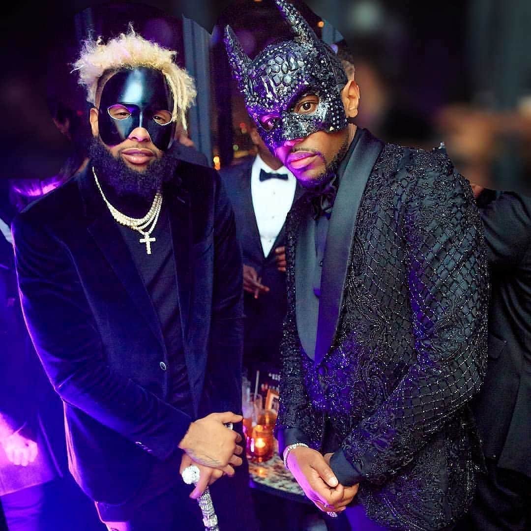 ファボラスのインスタグラム：「Happy Bday to my dog @obj!! My guy put his heart in whatever he do or he don’t do it. Celebrate Life for em 🎈🦂」