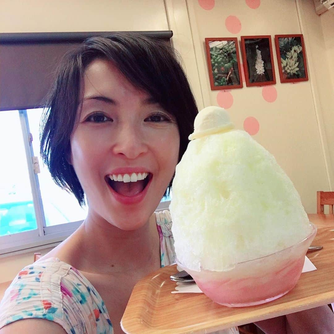 蒲生麻由さんのインスタグラム写真 - (蒲生麻由Instagram)「きっと今年最後のかき氷になるかな🍧﻿ ﻿ #369farmcafe #今年最後のかき氷かな ﻿ #シークワーサーかき氷 ﻿ #いちごミルクかき氷 #沖縄カフェ ﻿ #familytime #家族旅行」11月6日 7時16分 - mayugamo_lamana