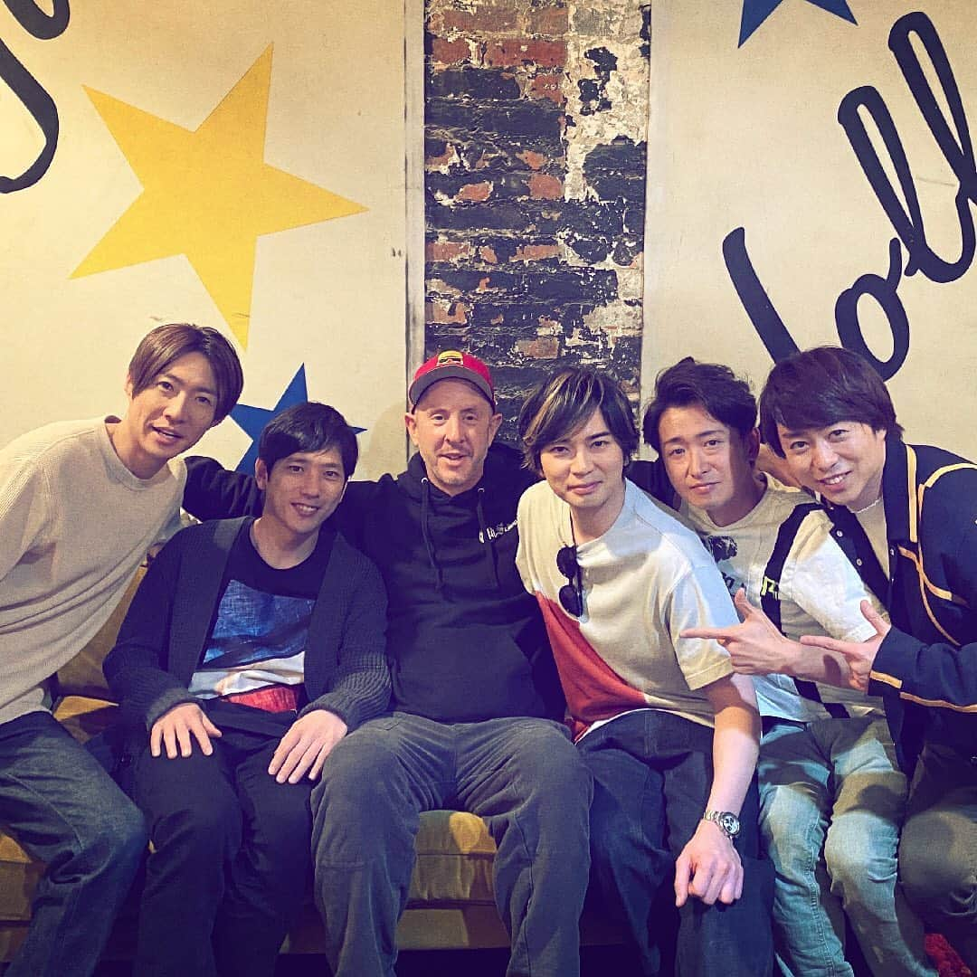 嵐（ARASHI）さんのインスタグラム写真 - (嵐（ARASHI）Instagram)「「Party Starters」に携わってくれた世界中のすべての方々に心から感謝！皆さん、本当にありがとうございます！🙏✨ Thanks to everyone who helped to take #PartyStarters around the globe!  😎🌎  @samhollander @grantmichaels1 @emilylazarlodge @the_lone_hammer_of_justice_666 @lodgemastering @erikmadridmix   #嵐 #ARASHI」11月6日 7時23分 - arashi_5_official