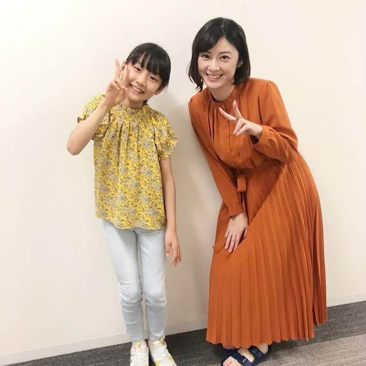 原史奈さんのインスタグラム写真 - (原史奈Instagram)「そして娘役だった夏野琴子ちゃんとパチリ こんな可愛い子供がいたら😍 #ルパンの娘 #ドラマ #娘 #夏野琴子 ちゃん #可愛い娘 #原史奈 #ゴルフ #ゴルフレッスン #ゴルフ女子#ゴルフ大好き #golf #ゴルフウエア #ゴルフコーデ #ゴルフグッズ #ゴルフ動画 #ping #ピン #ping女子 #gle2 #g410 #even #archivio #アルチビオ #cuartounited」11月6日 7時32分 - fuminahara