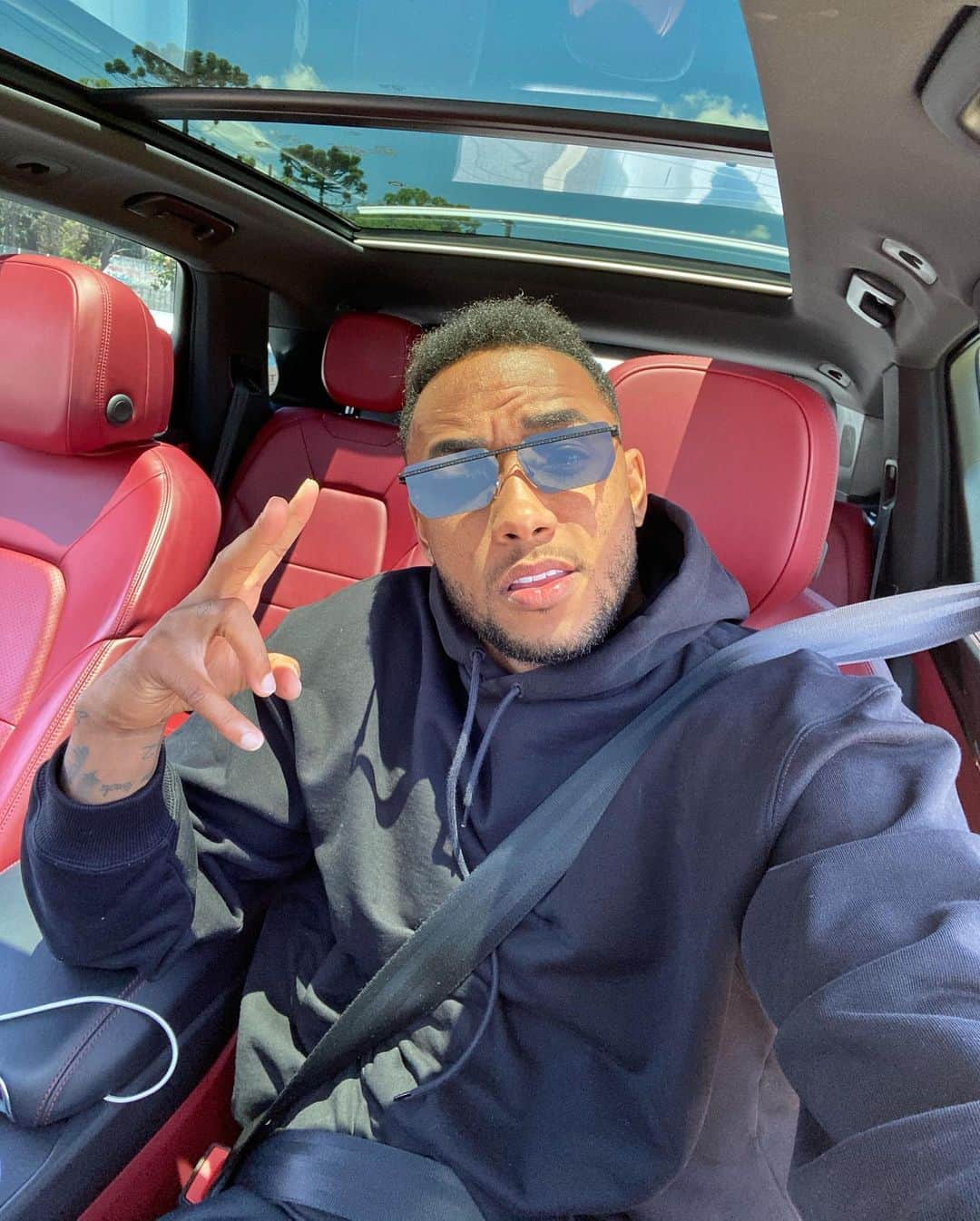 ラファエル・ダ・シルバのインスタグラム：「Quem tá andando com Deus nunca assombra...」