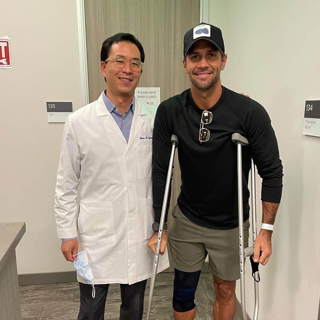 フェルナンド・ベルダスコのインスタグラム：「Después de más de un año con dolor en la rodilla he decidido hacerme una pequeña intervención en Los Angeles para poder volver a jugar sin dolor. Ayer salió todo genial y ahora solo queda tener paciencia y después entrenar muy duro para volver al 100%. Gracias Doctor S.Yoon por toda tú ayuda. Y gracias a todos por vuestros mensajes de apoyo y ánimo. Un abrazo enorme! ••••••••••••••••••••••••••••••••  After more than a year with pain in my knee, I have decided to have a small procedure in Los Angeles so that I can play without pain again. Yesterday everything went great and now it’s time to be patient and then train very hard to return 100%. Thank you Doctor S.Yoon for everything and thank you all for your messages of encouragement and support. Best」