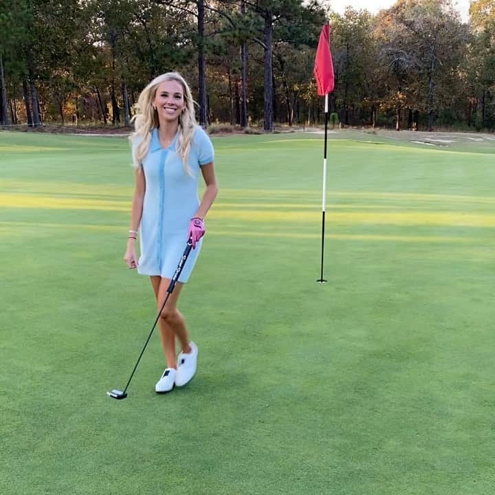 Elise Lobbのインスタグラム：「Are you the kind of person that jumps over someone’s line so you don’t step in it? Or just walk right in it ? 🙈🤣⛳️ #golf」