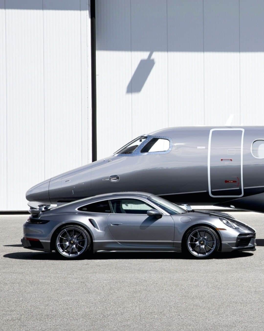 Porscheさんのインスタグラム写真 - (PorscheInstagram)「Ready for take-off: an exclusive collaboration with @embraerexecutivejets which sees the 911 Turbo S and Phenom 300E business jet uniquely customised to match each other.   #ProjectDuet #porscheexclusivemanufaktur   __ 911 Turbo S: Fuel consumption combined: 11,1 l/100 km; CO2 emissions combined: 254 g/km I https://porsche.click/DAT-Leitfaden I Status: 11/2020」11月6日 8時01分 - porsche