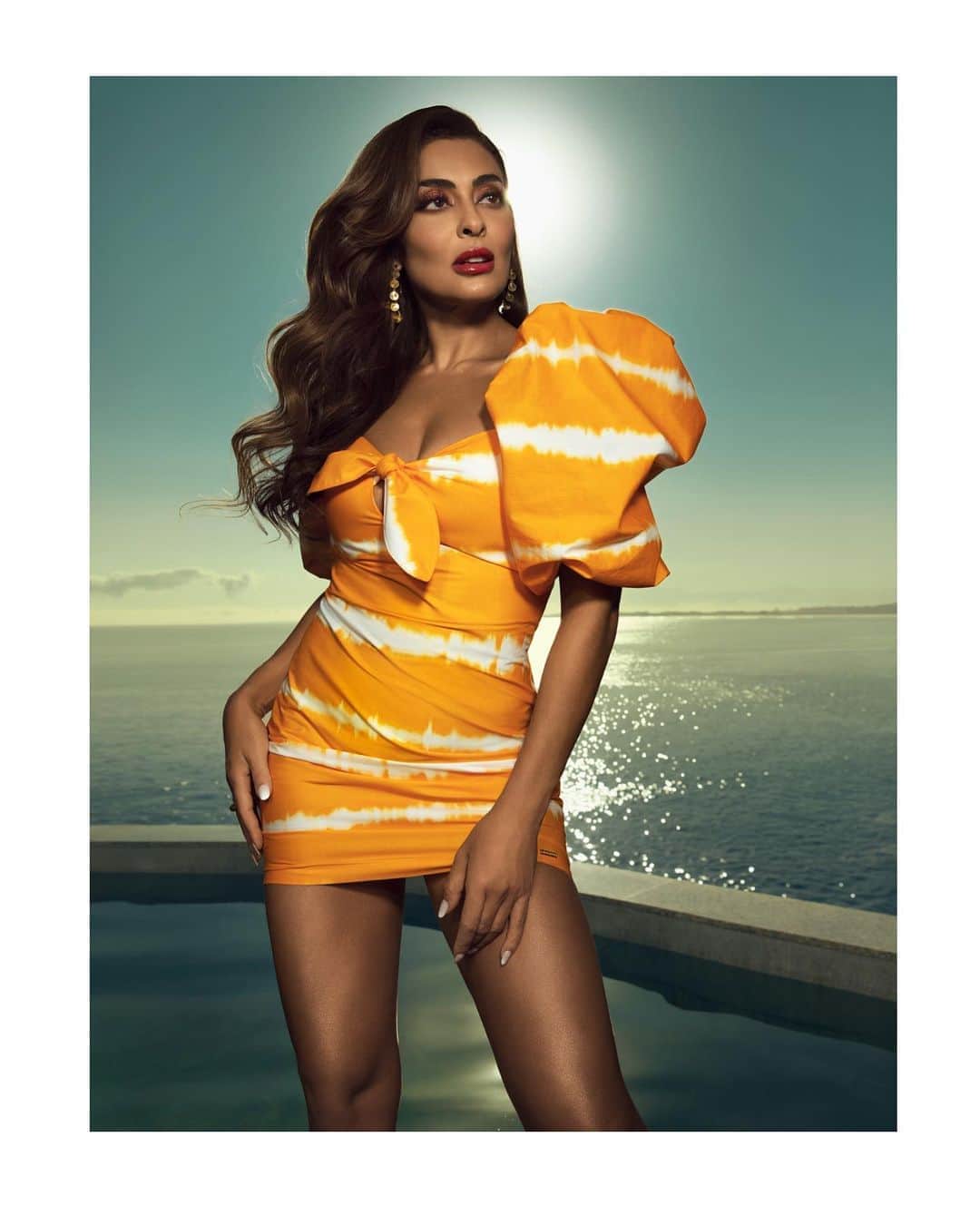 ジュリアナ・パエスのインスタグラム：「Com a chegada do calor do Verão a gente se ilumina e revela nossa versão ainda mais incrível. É sobre dar vida a si mesma. E eu estou muito orgulhosa de fazer parte da nova campanha da @lancaperfume apresentando os lançamentos de Verão 21.  Uma coleção cheia de cor, luz e calor que revela nossa Beleza Oculta. Por isso, revele-se! #lancaperfume 💛」