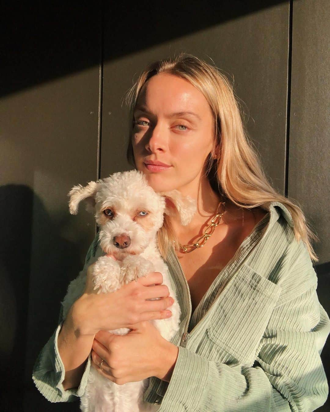 レイチェル・スカーステンのインスタグラム：「Foster “failing” at its finest with this little one.」