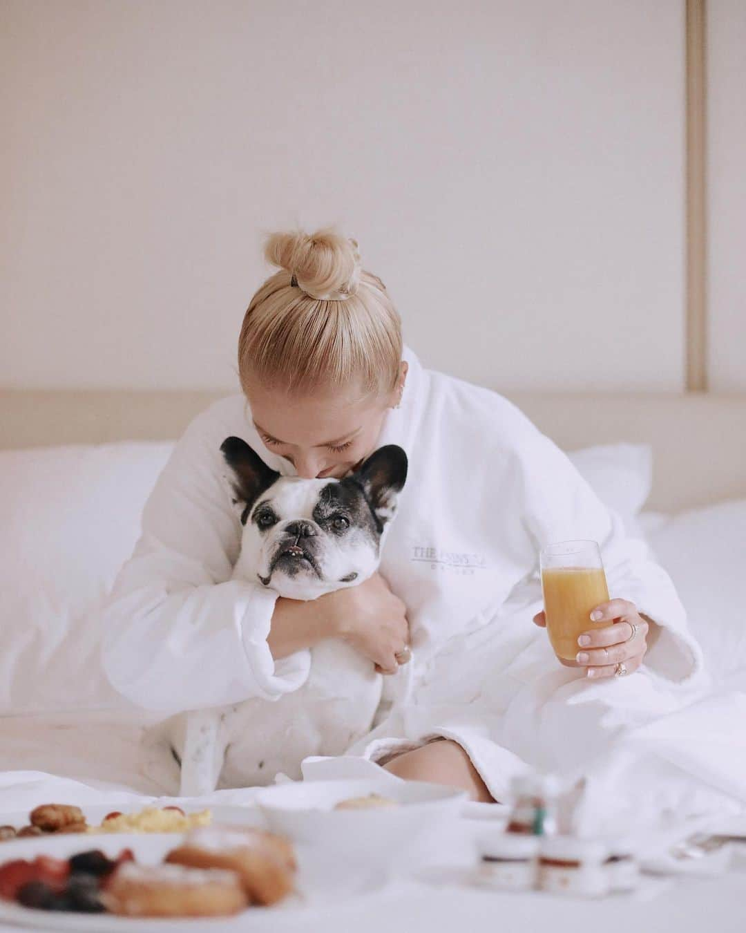 The Peninsula Hotelsさんのインスタグラム写真 - (The Peninsula HotelsInstagram)「Pups deserve staycations, too! Bring your furry family member on your trip to @thepeninsulachi — as @alialistone’s Obi can attest, it’s a pretty purr-fect experience. #penmoments #penpets⁣ ⁣ ⁣ ⁣ ⁣ #peninsulahotels #luxuryhotelexperience #fivestarservice #peninsulastay #chicago #staycation #chicagotravel #chicagolife #chicagogram」11月6日 8時21分 - peninsulahotels