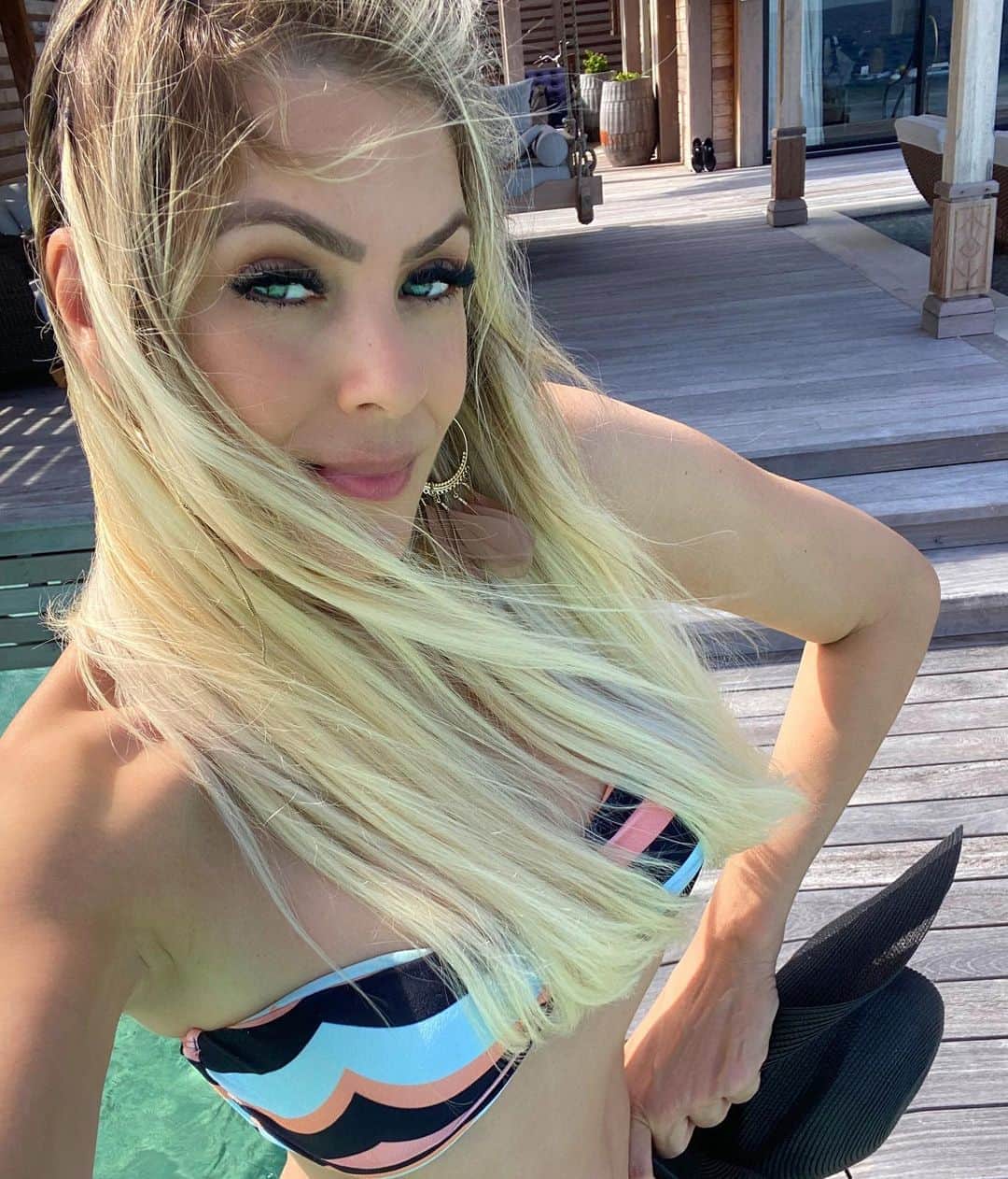 レナータ・ファンのインスタグラム：「De olho em Palmeiras x Bragantino!  E aproveito para postar um #tbt do verão ao  do @atilaabreu51 ❤️ #maldives」