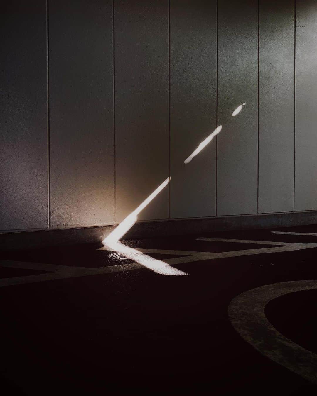 ima_ju / Jun Iのインスタグラム：「: : “ L ” i  g  h  t  : : ::」