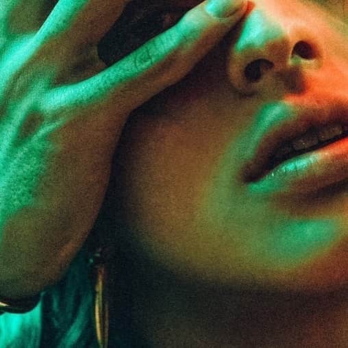 ジャスティンデイビスのインスタグラム：「2020 AW COLLECTION ⠀ “PSYCHOTIC” ⠀ _________  Model: Elena Midori @elena_midori_ Takato Yano @t_san___  Music: Ryo Takahashi (pistachio studio) @aaairyo  Director: Takahito Matsuno(maxilla) @mtssn  Producer: Seiya Suzuki(maxilla) @seiya02_23  Production Manager: Yudai Ishii(maxilla) @_yudai_ishii_ Daichi Tanaka(maxilla) @tnkdddd Yohei Miyata Aoi Isobe Manji-Low  Director of Photography: Junpei Suzuki @junpeisuzuki155  Chief Assistant: Shunsuke Hamada 2nd Assistant Camera: Mizuho Matsuda  3rd Assistant Camera: Takayuki Ota   Lighting Engineer: Ryo Takahashi @ryotakahashi34  Lighting Assistant: Koichi Ito Yasuyuki Imai Junichi Amari Shinpei Kawasaki Hiroki Ikeyama Thukasa Hasegawa Ryo Ueda  Still Camera: Yu Kubo @yukubo Kenji Kitazato @kenji.87  Prop Stylist: Emi Kaneko @emi.kaneko_  Props Assistant: Sayuki Miyaushiro Yumi Kawana  Stylist: Sota Yamaguchi  Hair & Make up: MASH __________  #justindavis  #ジャスティンデイビス」