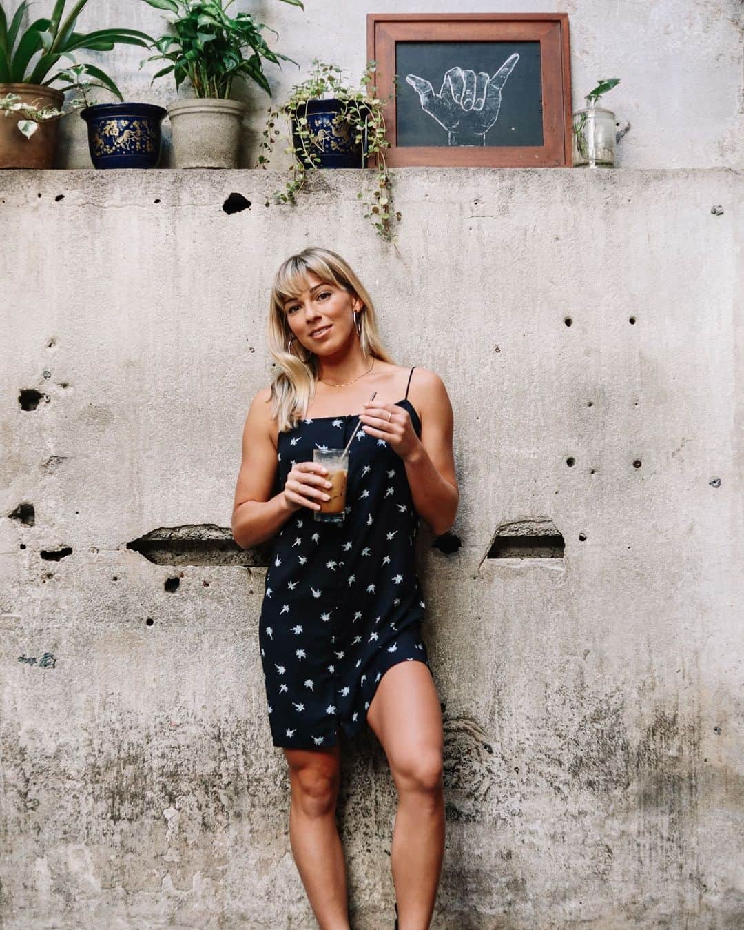 ボルコムのインスタグラム：「✨ @xococoho ✨  in her new 'tie strap' dress! 😍  Check out more of Coco's collection 👉  vol.cm/xcoco 👈  @volcomwomens」