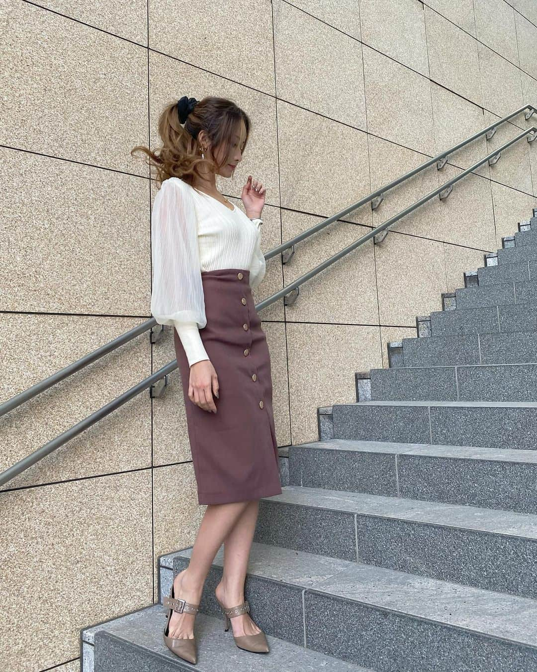 CHIHAさんのインスタグラム写真 - (CHIHAInstagram)「#ootd﻿ @royalparty_official  ﻿ ロイヤルパーティーのお洋服は上品で好き‼︎❤️﻿ 特にこのブラウスがとってもお気に入り🕊✨﻿ ﻿ ﻿ #royalparty  #ロイヤルパーティー #シアーブラウス #スカートコーデ」11月6日 9時21分 - chiha6170