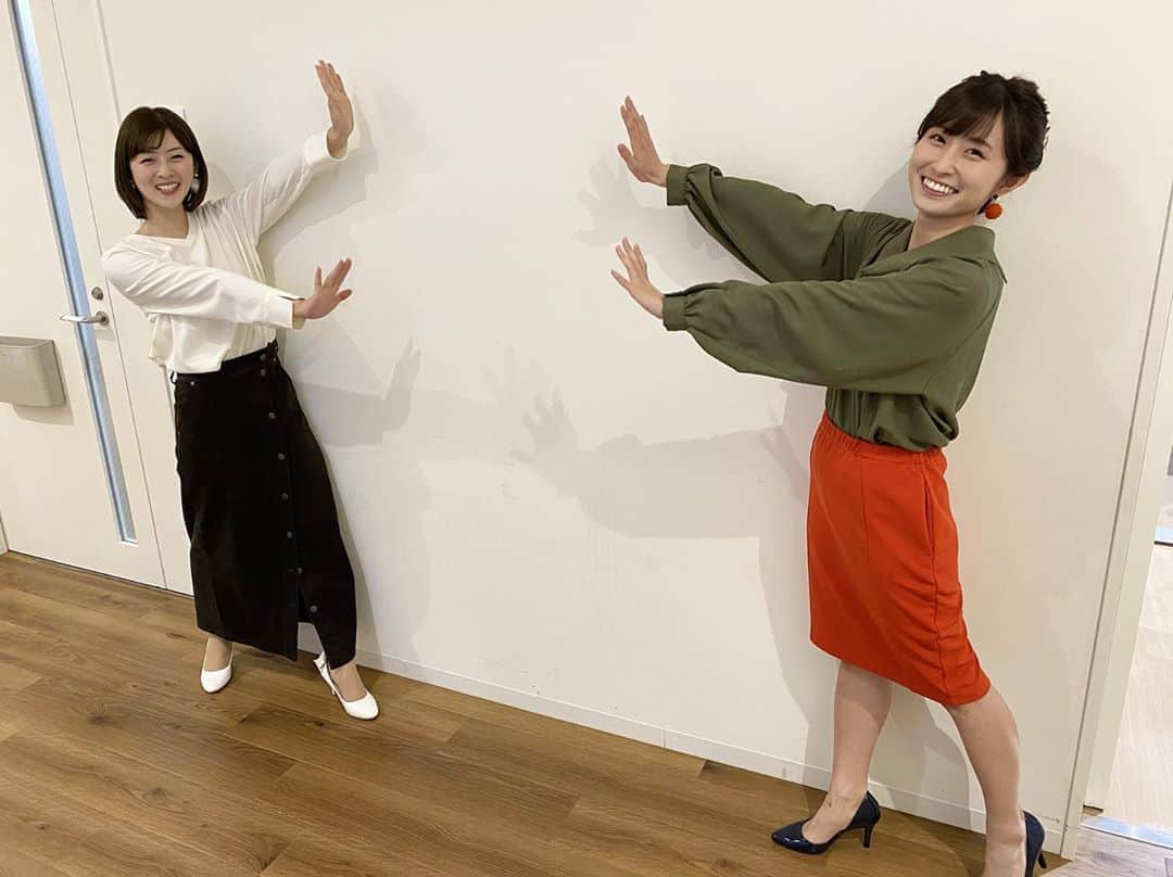 中村秀香さんのインスタグラム写真 - (中村秀香Instagram)「#すまたん 担当日でした ありがとうございました♪  新語・流行語大賞にもノミネートされました  #ソーシャルディスタンス を意識して写真を撮りました😅！#佐藤佳奈 アナと✨」11月6日 9時24分 - hideka_ytv