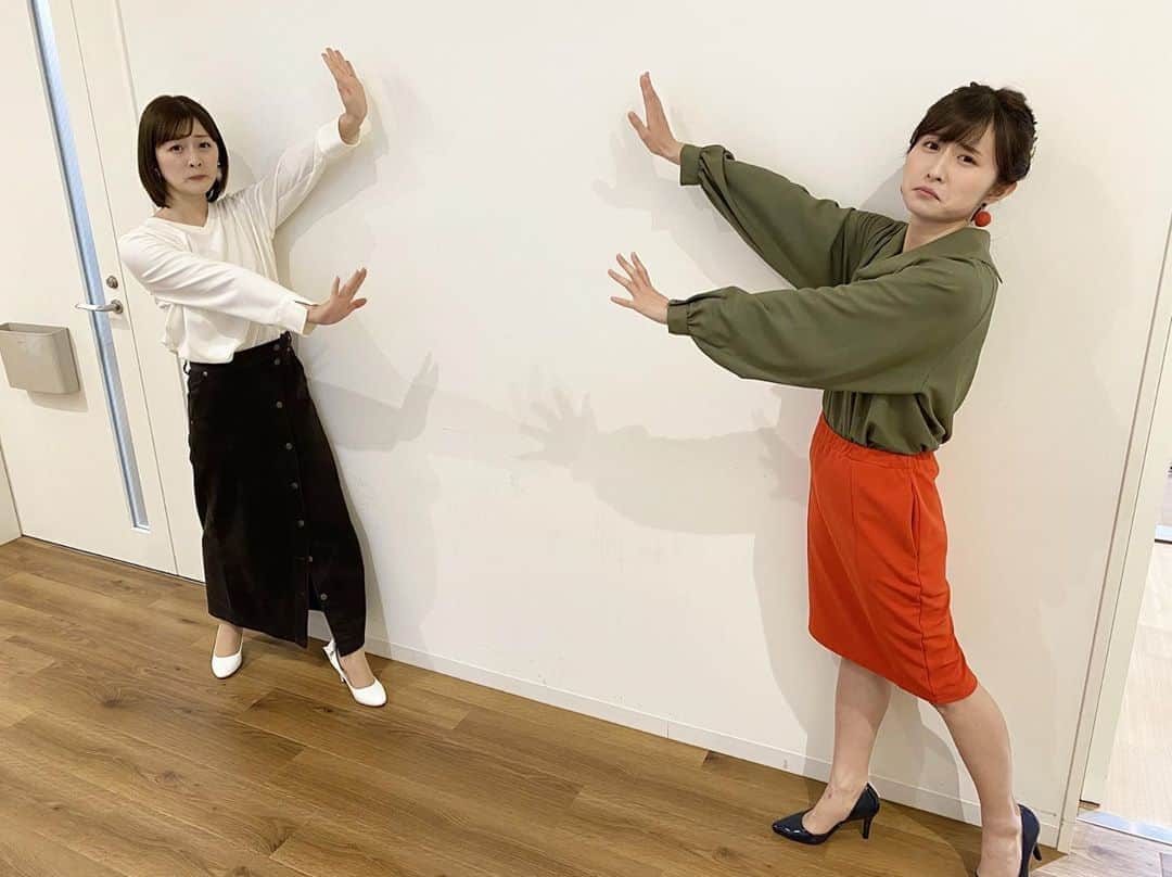中村秀香のインスタグラム：「#すまたん 担当日でした ありがとうございました♪  新語・流行語大賞にもノミネートされました  #ソーシャルディスタンス を意識して写真を撮りました😅！#佐藤佳奈 アナと✨」