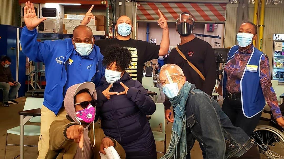 バロン・ヴォーンのインスタグラム：「Tonight is the 100th episode of @nbcsuperstore. Congrats, Show!  In honor of that, here's some of the people making this show happen in the time of COVID.」