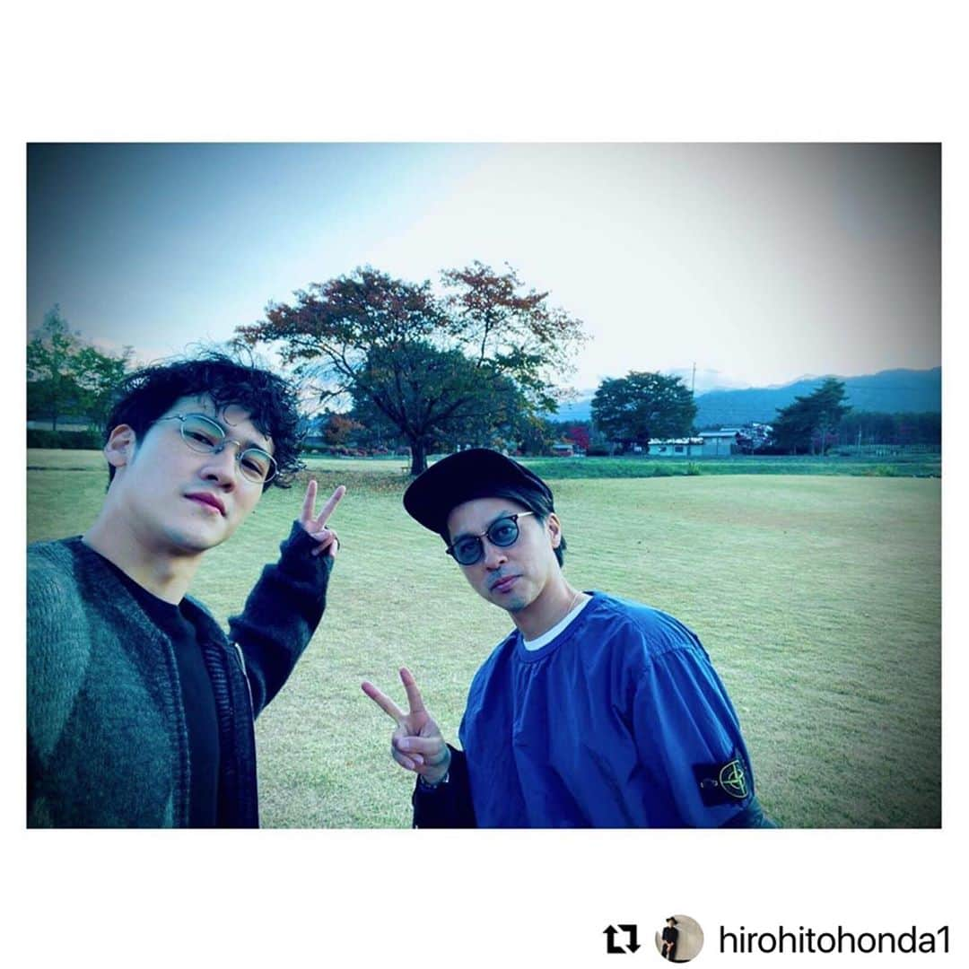 葉山奨之さんのインスタグラム写真 - (葉山奨之Instagram)「いつもありがとう🙏🙏#Repost @hirohitohonda1 with @make_repost ・・・ ㅤㅤㅤㅤㅤㅤㅤㅤㅤㅤㅤㅤㅤ ㅤㅤㅤㅤㅤㅤㅤㅤㅤㅤㅤㅤㅤ ㅤㅤㅤㅤㅤㅤㅤㅤㅤㅤㅤㅤㅤ ㅤㅤㅤㅤㅤㅤㅤㅤㅤㅤㅤㅤㅤ 歳は離れてるけど ㅤㅤㅤㅤㅤㅤㅤㅤㅤㅤㅤㅤㅤ ㅤㅤㅤㅤㅤㅤㅤㅤㅤㅤㅤㅤㅤ ㅤㅤㅤㅤㅤㅤㅤㅤㅤㅤㅤㅤㅤ 仕事でも絡んでるけど ㅤㅤㅤㅤㅤㅤㅤㅤㅤㅤㅤㅤㅤ ㅤㅤㅤㅤㅤㅤㅤㅤㅤㅤㅤㅤㅤ ㅤㅤㅤㅤㅤㅤㅤㅤㅤㅤㅤㅤㅤ 彼は大切な友達🤝 ㅤㅤㅤㅤㅤㅤㅤㅤㅤㅤㅤㅤㅤ ㅤㅤㅤㅤㅤㅤㅤㅤㅤㅤㅤㅤㅤ ㅤㅤㅤㅤㅤㅤㅤㅤㅤㅤㅤㅤㅤ この前会った時に俺の弱さを彼にさらけ出した ㅤㅤㅤㅤㅤㅤㅤㅤㅤㅤㅤㅤㅤ ㅤㅤㅤㅤㅤㅤㅤㅤㅤㅤㅤㅤㅤ ㅤㅤㅤㅤㅤㅤㅤㅤㅤㅤㅤㅤㅤ 何だか学生時代の旧友のような懐かしさとみずみずしさがあり何でも話せてしまう ㅤㅤㅤㅤㅤㅤㅤㅤㅤㅤㅤㅤㅤ ㅤㅤㅤㅤㅤㅤㅤㅤㅤㅤㅤㅤㅤ ㅤㅤㅤㅤㅤㅤㅤㅤㅤㅤㅤㅤㅤ 彼はホントに優しい心の持ち主😌 ㅤㅤㅤㅤㅤㅤㅤㅤㅤㅤㅤㅤㅤ ㅤㅤㅤㅤㅤㅤㅤㅤㅤㅤㅤㅤㅤ ㅤㅤㅤㅤㅤㅤㅤㅤㅤㅤㅤㅤㅤ 本音で正直に話が出来るって仲間ってホントいいよね＾＾ ㅤㅤㅤㅤㅤㅤㅤㅤㅤㅤㅤㅤㅤ ㅤㅤㅤㅤㅤㅤㅤㅤㅤㅤㅤㅤㅤ ㅤㅤㅤㅤㅤㅤㅤㅤㅤㅤㅤㅤㅤ そうさせてくれる彼に感謝 ㅤㅤㅤㅤㅤㅤㅤㅤㅤㅤㅤㅤㅤ ㅤㅤㅤㅤㅤㅤㅤㅤㅤㅤㅤㅤㅤ ㅤㅤㅤㅤㅤㅤㅤㅤㅤㅤㅤㅤ やっぱり年齢とかそんなの関係ないねぇーー😎 ㅤㅤㅤㅤㅤㅤㅤㅤㅤㅤㅤㅤㅤ ㅤㅤㅤㅤㅤㅤㅤㅤㅤㅤㅤㅤㅤ ㅤㅤㅤㅤㅤㅤㅤㅤㅤㅤㅤㅤㅤ 俺もいつでもワクワクエネルギー与えるからねんーー🙋‍♂️  ㅤㅤㅤㅤㅤㅤㅤㅤㅤㅤㅤㅤㅤ ㅤㅤㅤㅤㅤㅤㅤㅤㅤㅤㅤㅤㅤ ㅤㅤㅤㅤㅤㅤㅤㅤㅤㅤㅤㅤㅤ ㅤㅤㅤㅤㅤㅤㅤㅤㅤㅤㅤㅤㅤ ㅤㅤㅤㅤㅤㅤㅤㅤㅤㅤㅤㅤㅤ ㅤㅤㅤㅤㅤㅤㅤㅤㅤㅤㅤㅤㅤ ✴︎ ✴︎ ✴︎ ✴︎ ✴︎ ✴︎ ✴︎ ㅤㅤㅤㅤㅤㅤㅤㅤㅤㅤㅤㅤㅤ ㅤㅤㅤㅤㅤㅤㅤㅤㅤㅤㅤㅤㅤ ㅤㅤㅤㅤㅤㅤㅤㅤㅤㅤㅤㅤㅤ ㅤㅤㅤㅤㅤㅤㅤㅤㅤㅤㅤㅤㅤ #葉山奨之 #安曇野来たり #大自然 #フットワークの軽さ #stylist #styling #fashion #friend #穂高  #穂高有明」11月6日 9時37分 - shonohayama