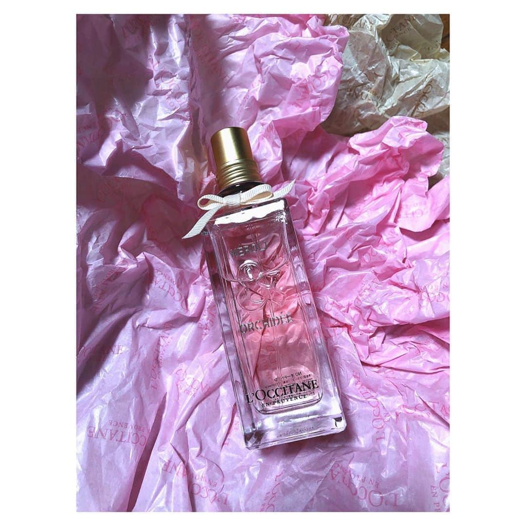 理絵さんのインスタグラム写真 - (理絵Instagram)「お気に入りの香り💗  #loccitane #ロクシタン #オーキデ #orchidée #orchidee #お気に入り #香水 #ハンドクリーム #香り #オードトワレ #フレグランス」11月6日 9時31分 - ____rie____