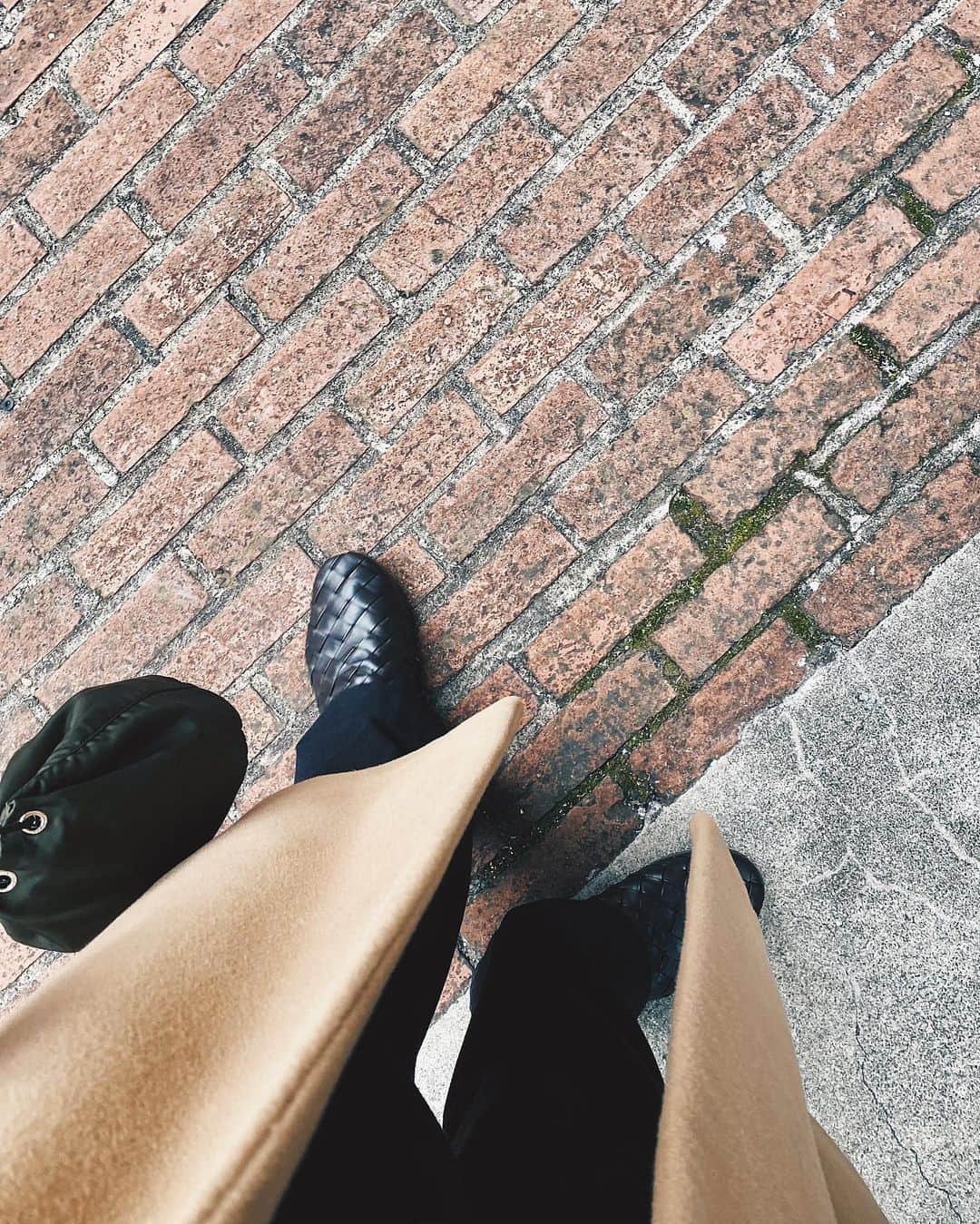 小塚源太のインスタグラム：「👋🏽 November #winter #mood #menstyle #menshoes」