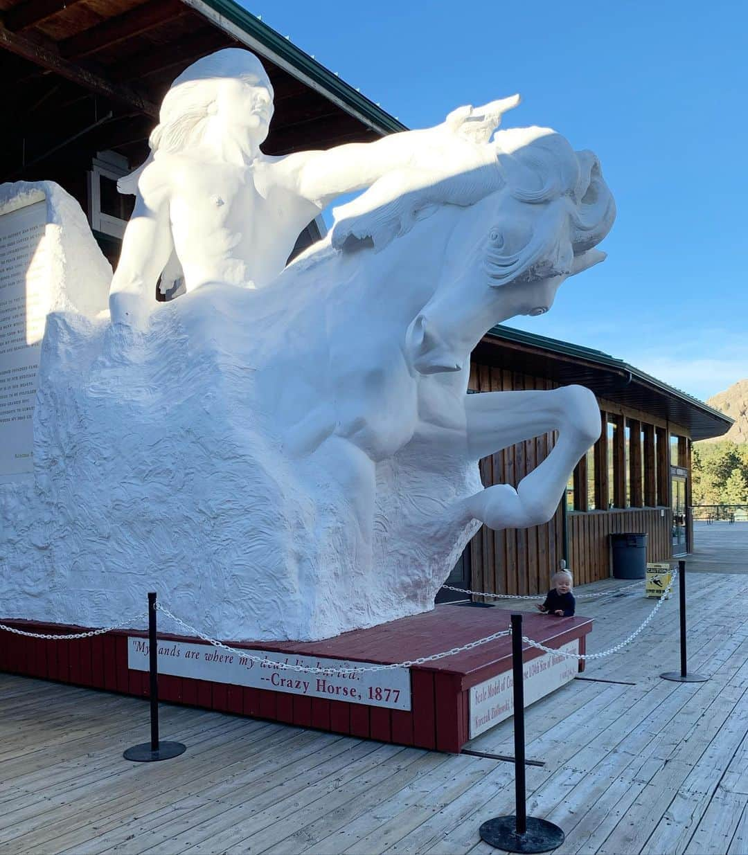 エミリー・デ・レイヴィンさんのインスタグラム写真 - (エミリー・デ・レイヴィンInstagram)「Crazy Horse SD. SO cool😍 And what an interesting story. (Super informative little movie to watch at the welcome center.) According to the folks working here, the monument will be finished in about 30 years (already worked on it for 70!) I was so excited about coming here as I’d never heard of it. Anyone else never heard of this place?!  #crazyhorse #rvlife #roadtrip」11月6日 9時36分 - emiliede_ravin